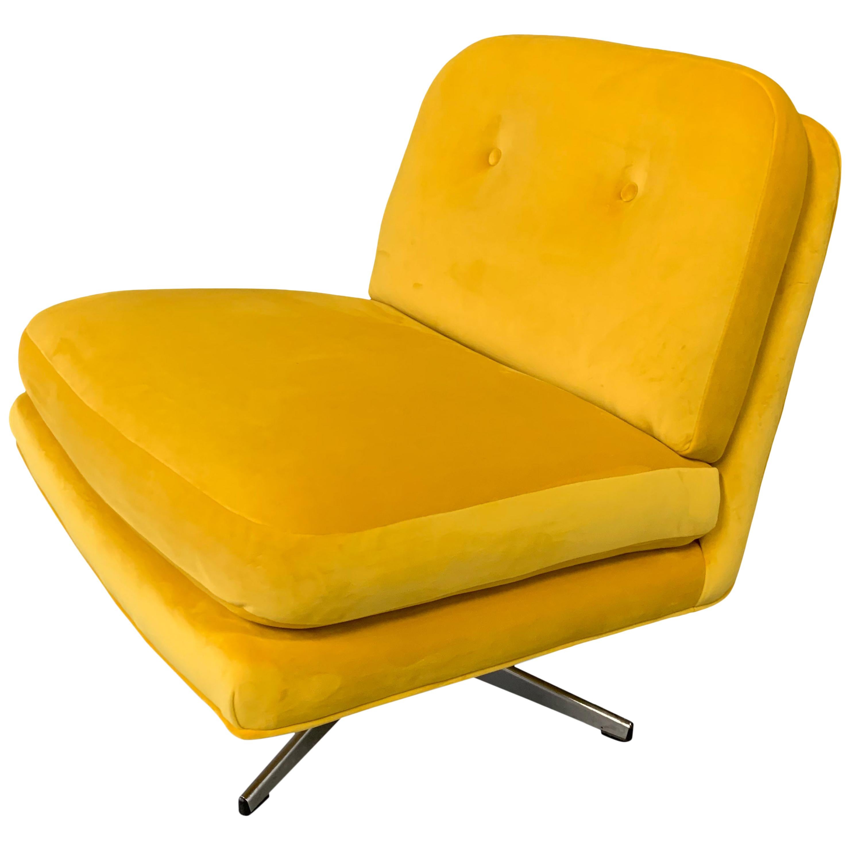 Midcentury Swivel Chair in Marigold Velvet For Sale