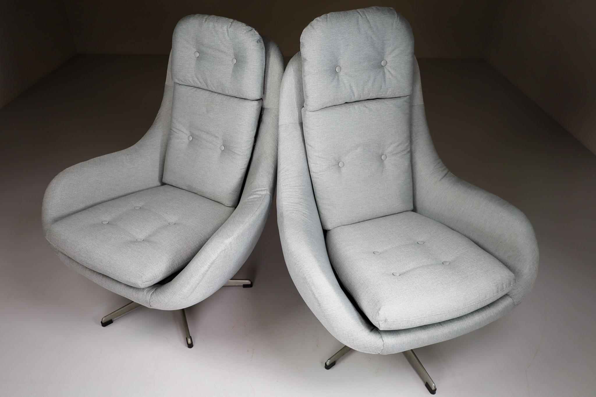 Mid-Century Modern Midcentury Swivel Chair in New Reupholstered Fabric, Czech Republic 1970 For Sale