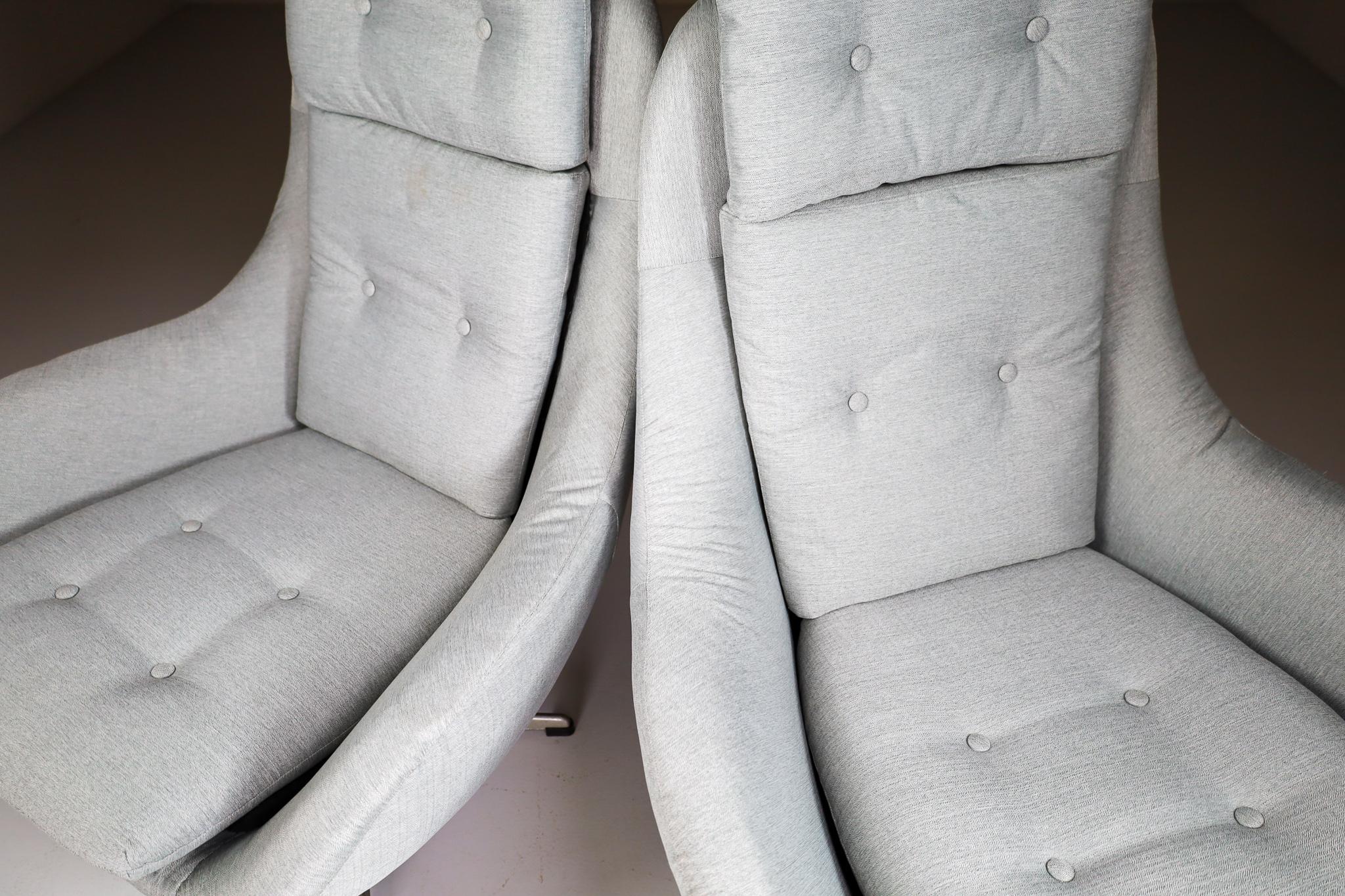Midcentury Swivel Chair in New Reupholstered Fabric, Czech Republic 1970 For Sale 4