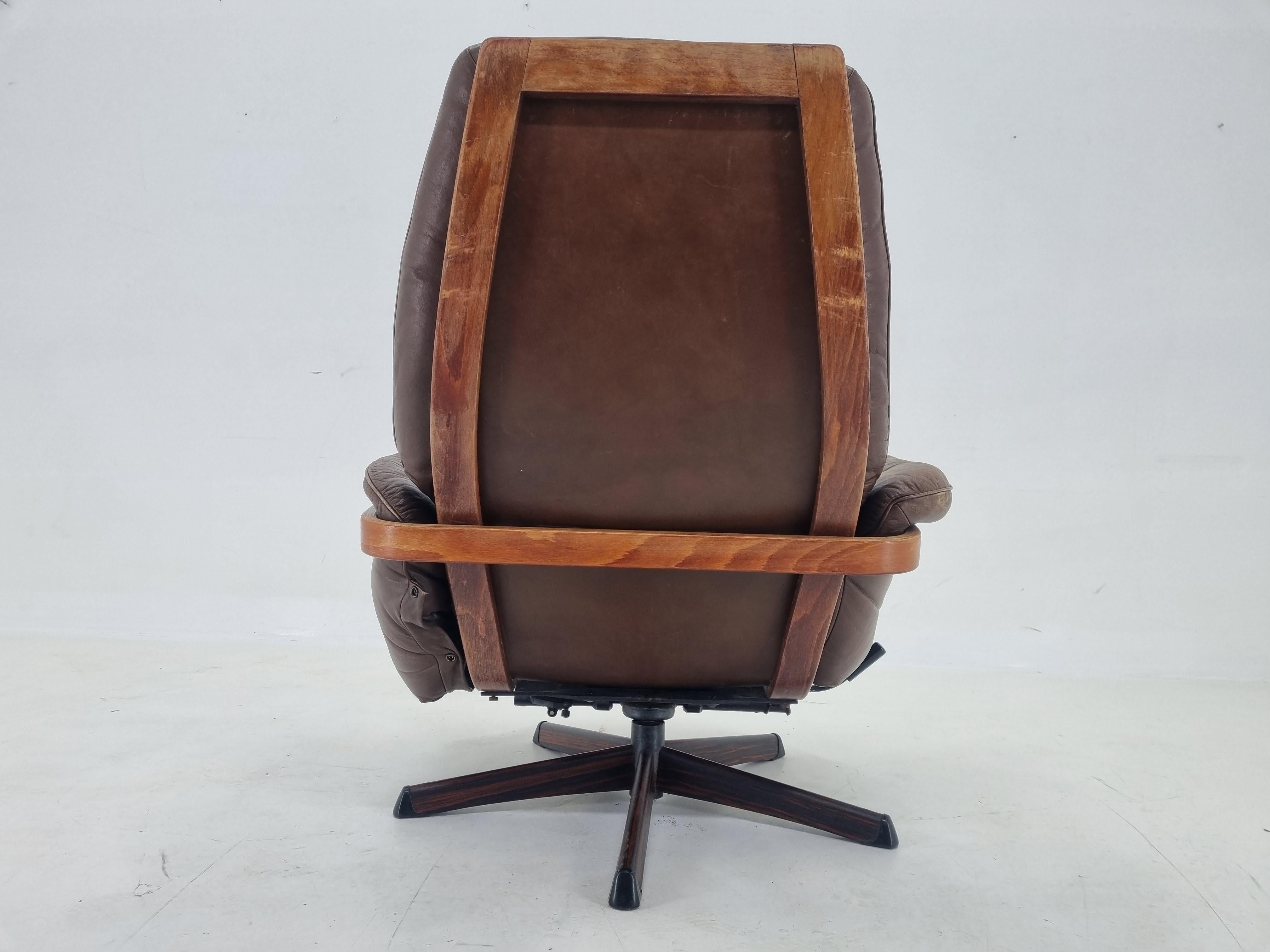 Midcentury Swivel Leather and Wood Armchair Göte Möbler Nässjö, Sweden, 1960s For Sale 6