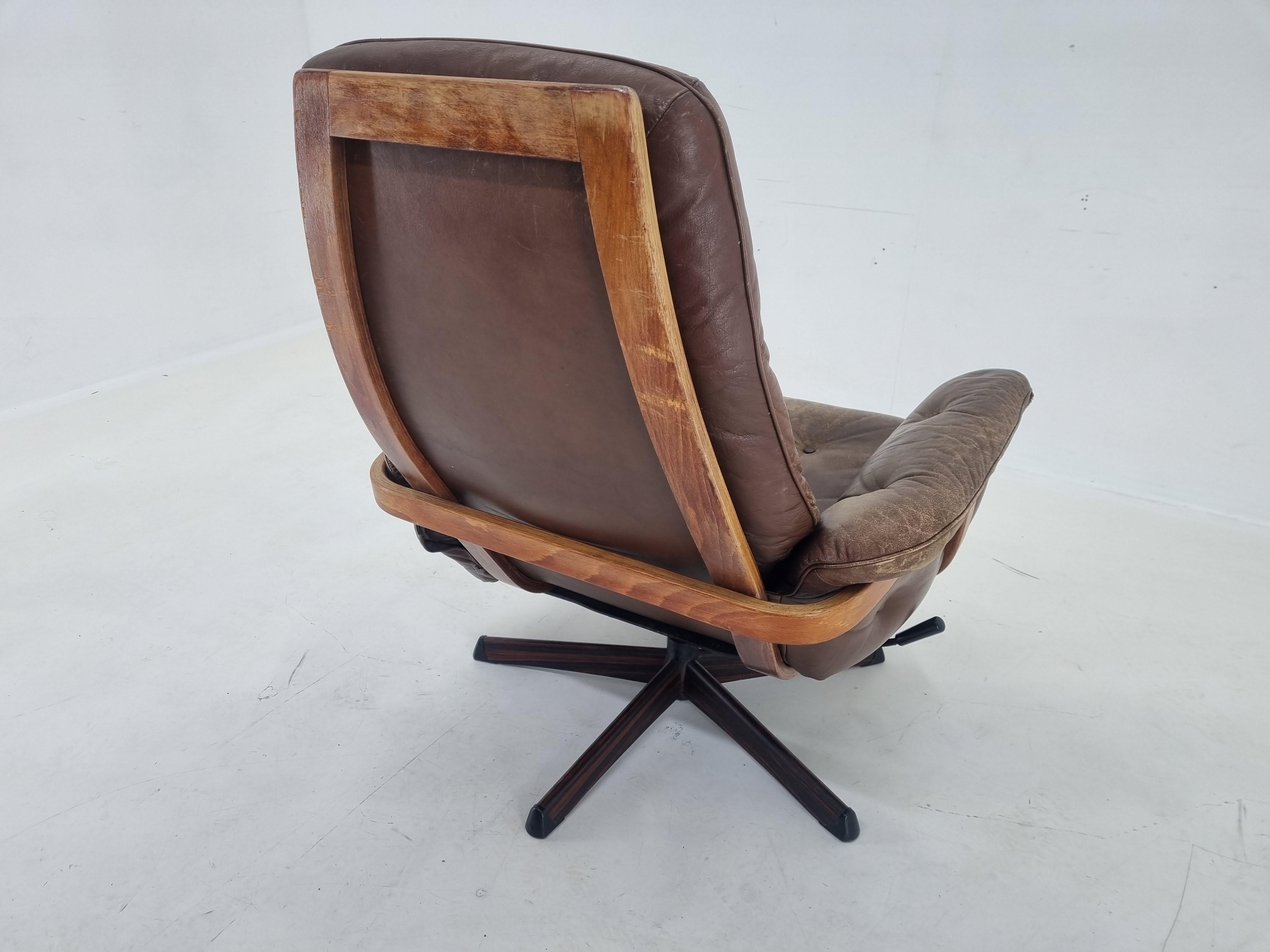 Midcentury Swivel Leather and Wood Armchair Göte Möbler Nässjö, Sweden, 1960s For Sale 7