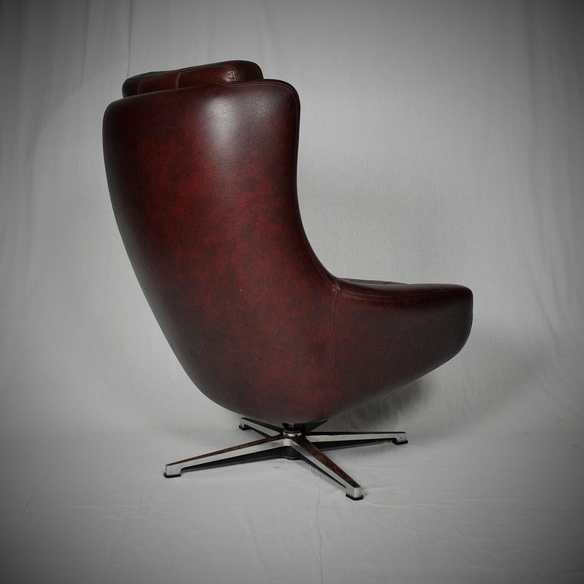 Midcentury Swivel Leather Armchair, Peem, Finland, 1970s 4