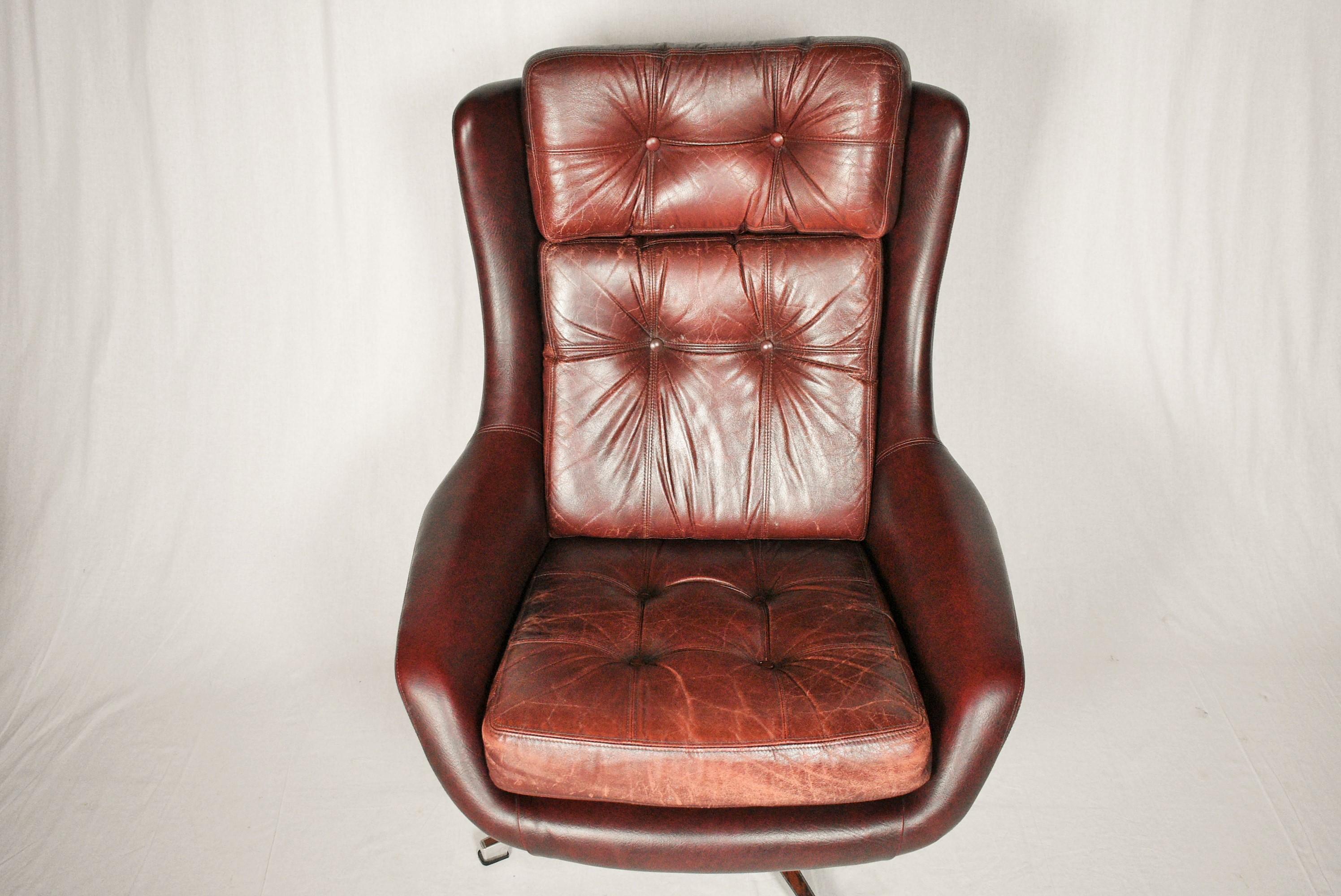 Late 20th Century Midcentury Swivel Leather Armchair, Peem, Finland, 1970s