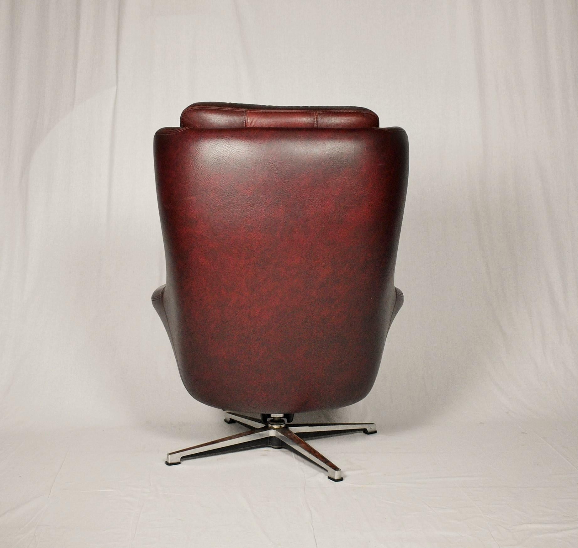 Midcentury Swivel Leather Armchair, Peem, Finland, 1970s 3