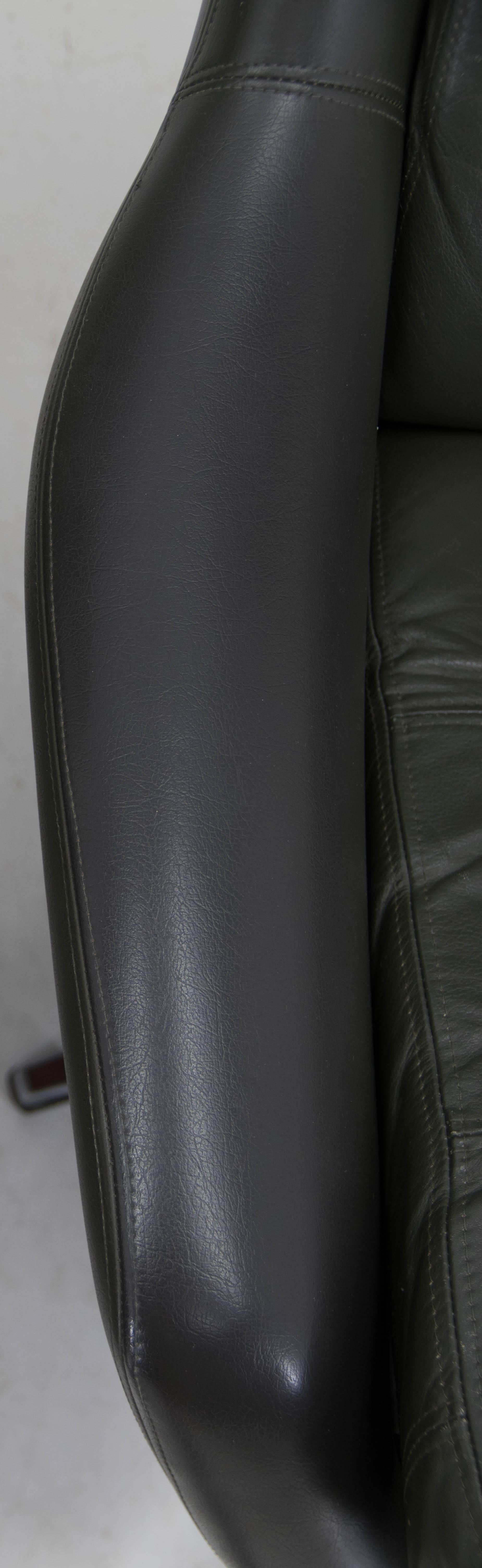 Sillón mecedora giratorio de mediados de siglo, Peem, Finlandia, 1970 en venta 3