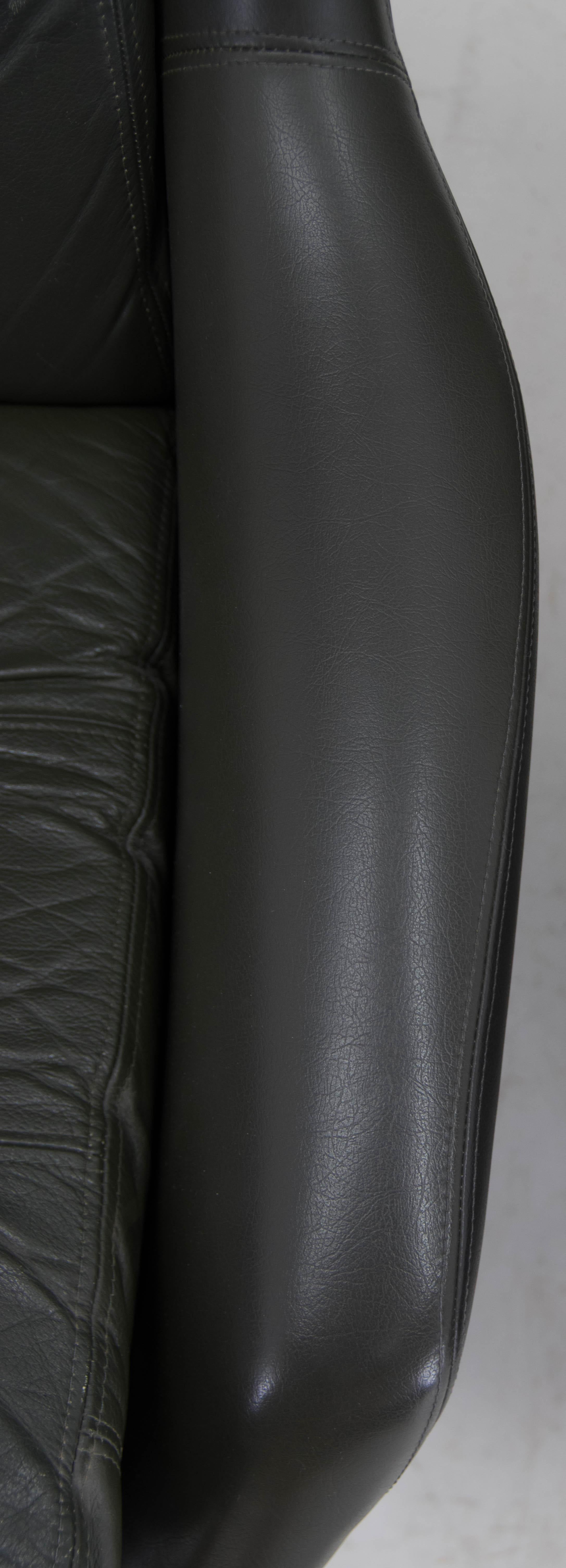 Sillón mecedora giratorio de mediados de siglo, Peem, Finlandia, 1970 en venta 4