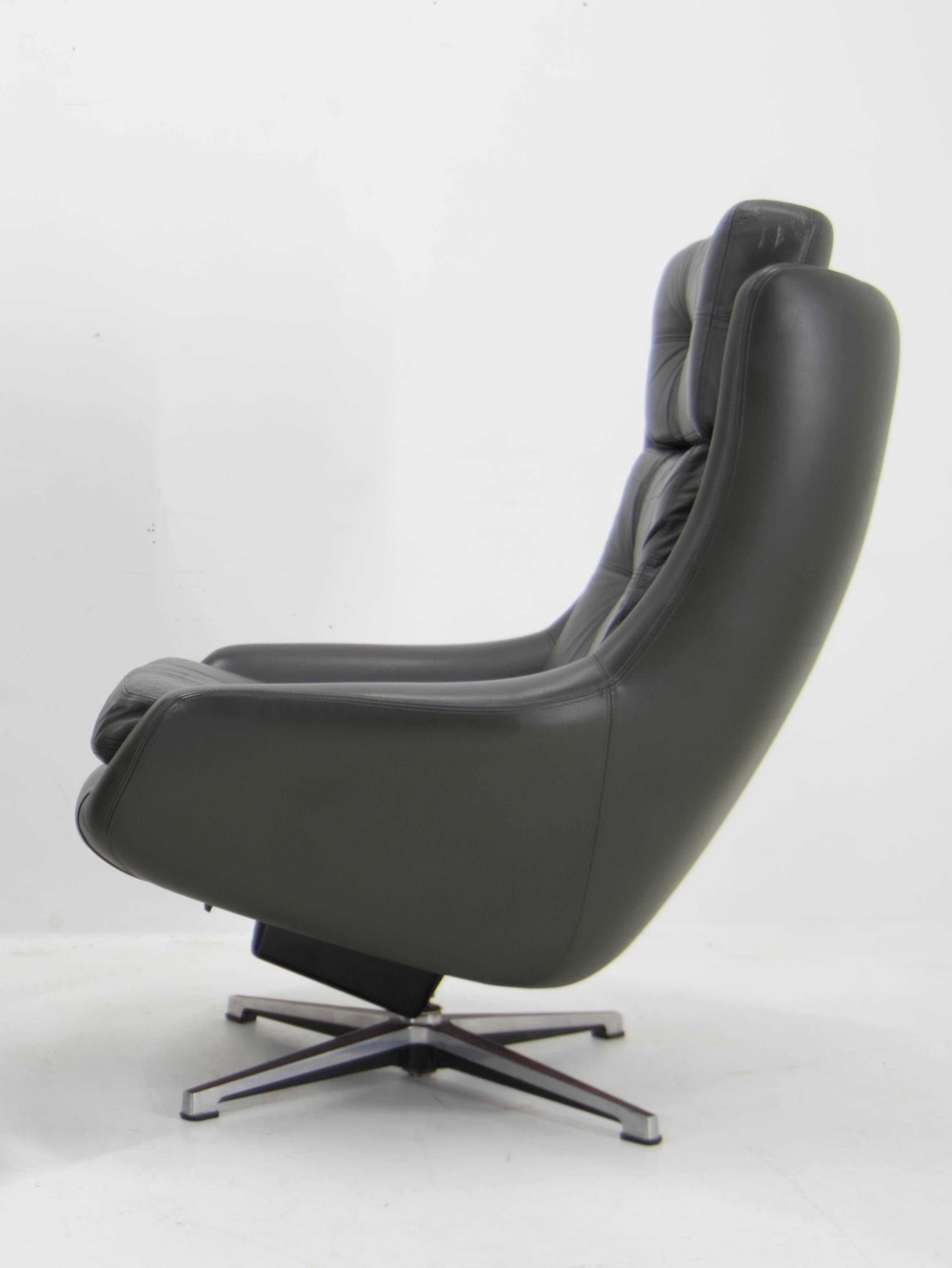 Sillón mecedora giratorio de mediados de siglo, Peem, Finlandia, 1970 Moderno de mediados de siglo en venta