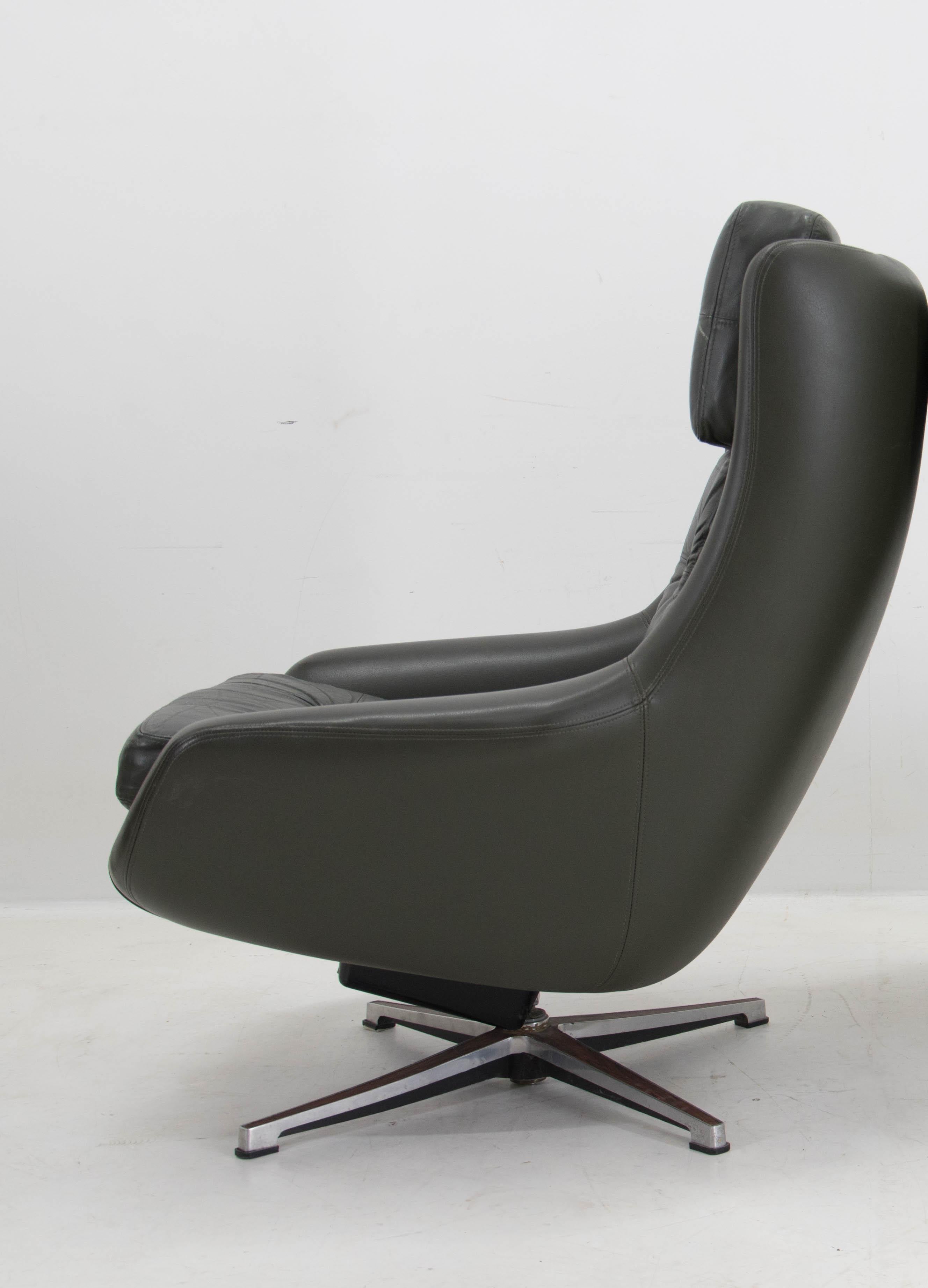 Fauteuil à bascule du milieu du siècle, PEEM, Finland, années 1970 Bon état - En vente à Praha, CZ