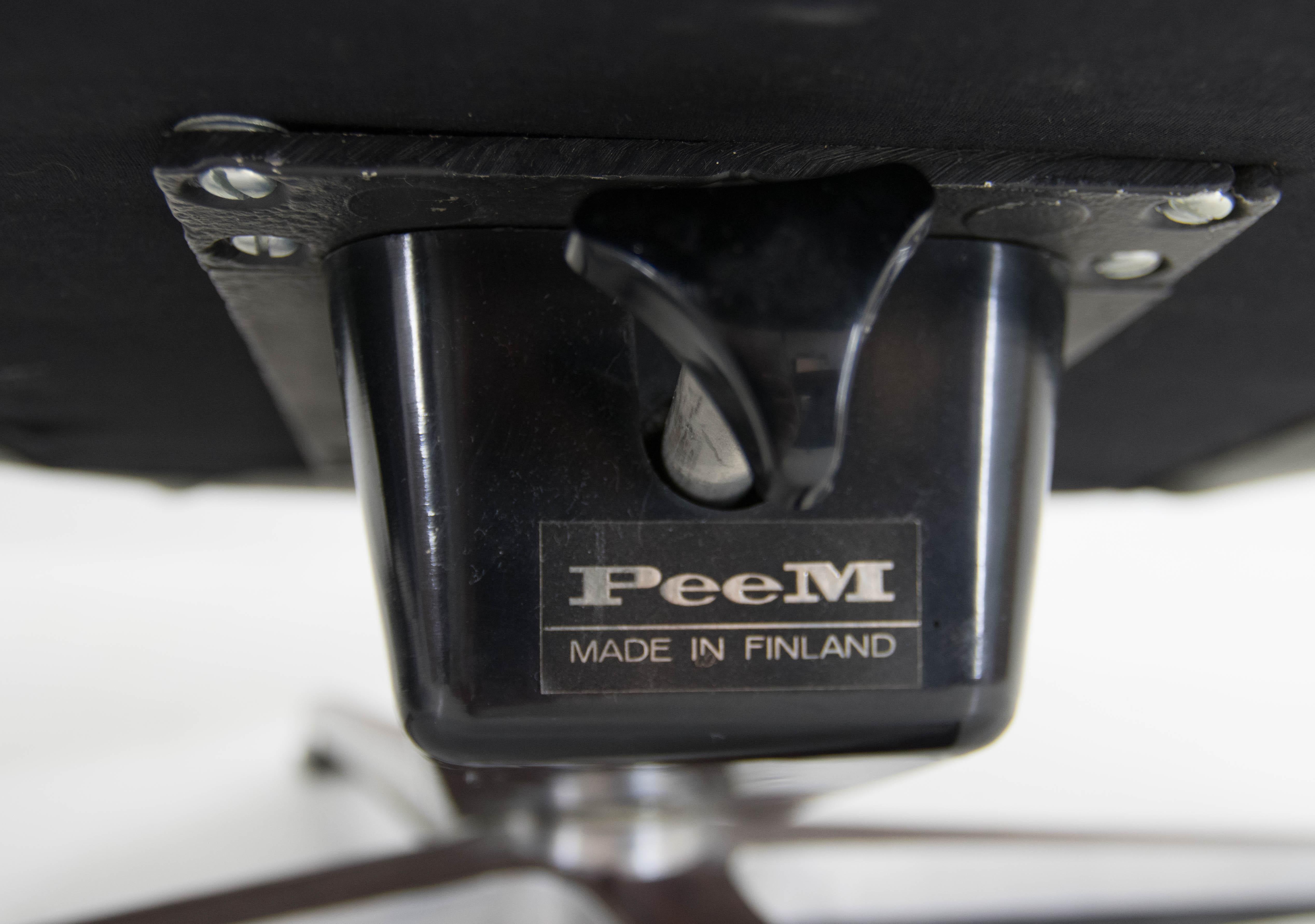 Fauteuil à bascule du milieu du siècle, PEEM, Finland, années 1970 en vente 1