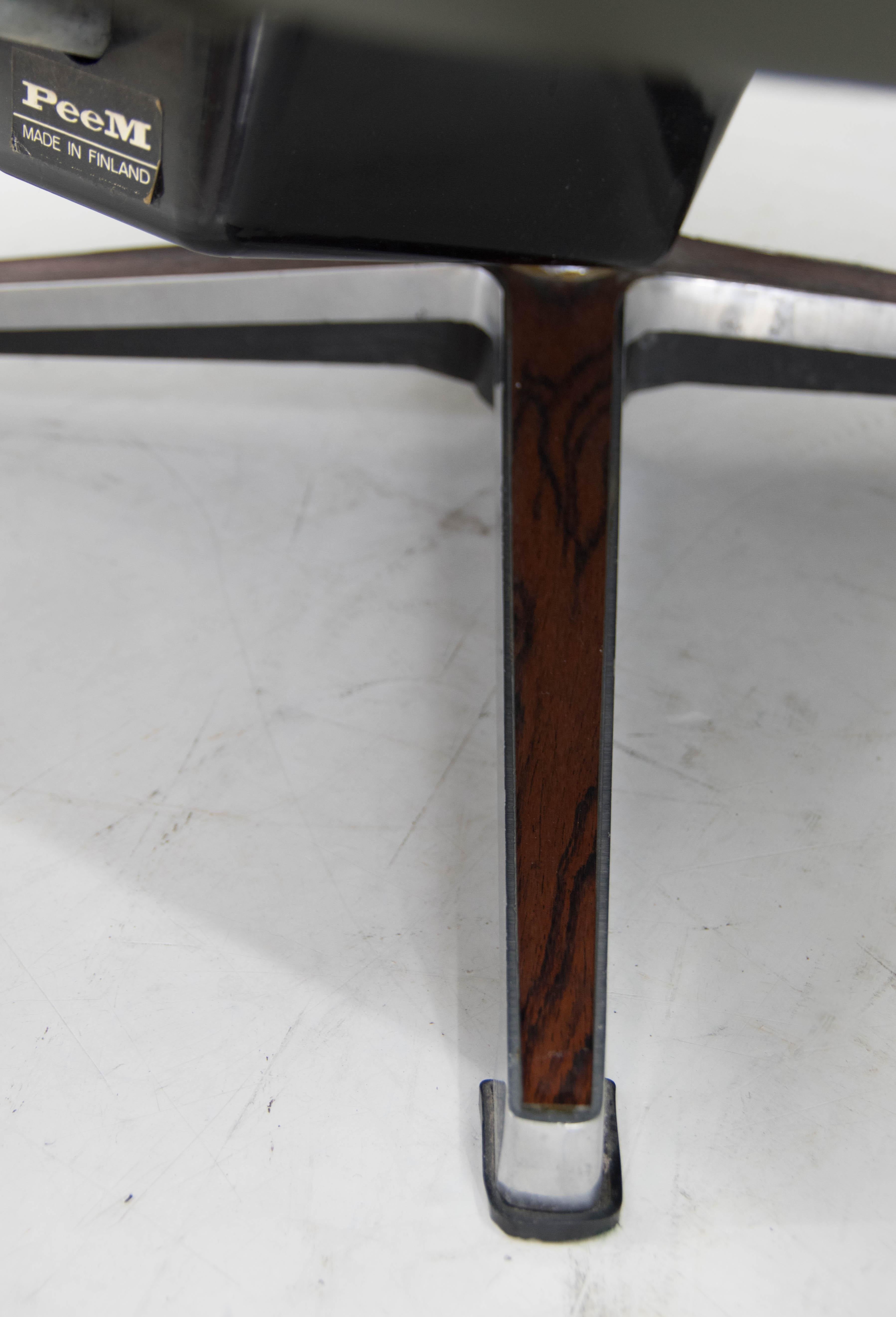 Fauteuil à bascule du milieu du siècle, PEEM, Finland, années 1970 en vente 2