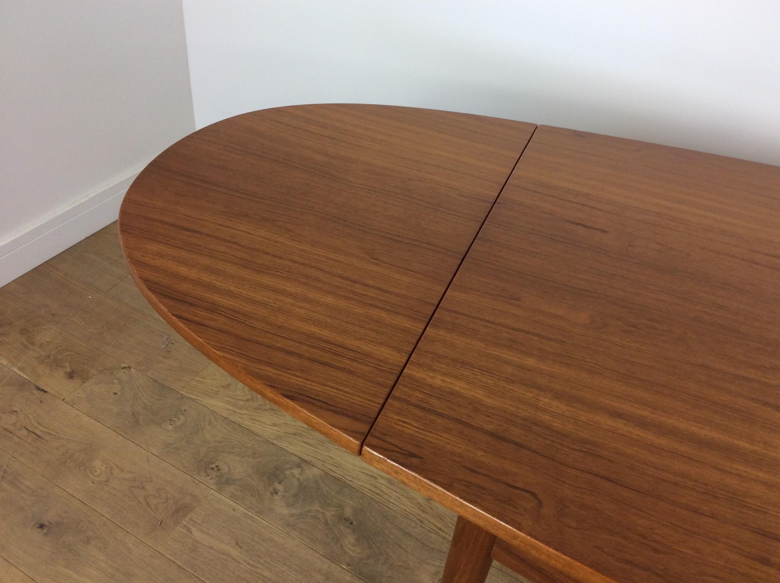 Midcentury Table In Good Condition For Sale In London, GB