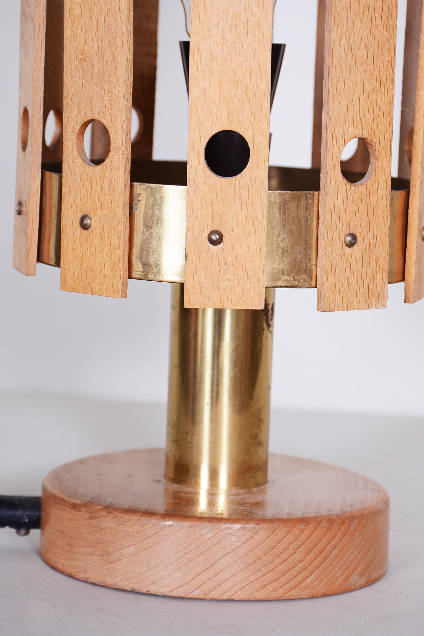 Midcentury Table Lamp, Beech, Brass, Made by Pokrok Zilina, Slovakia, 1960s For Sale 1