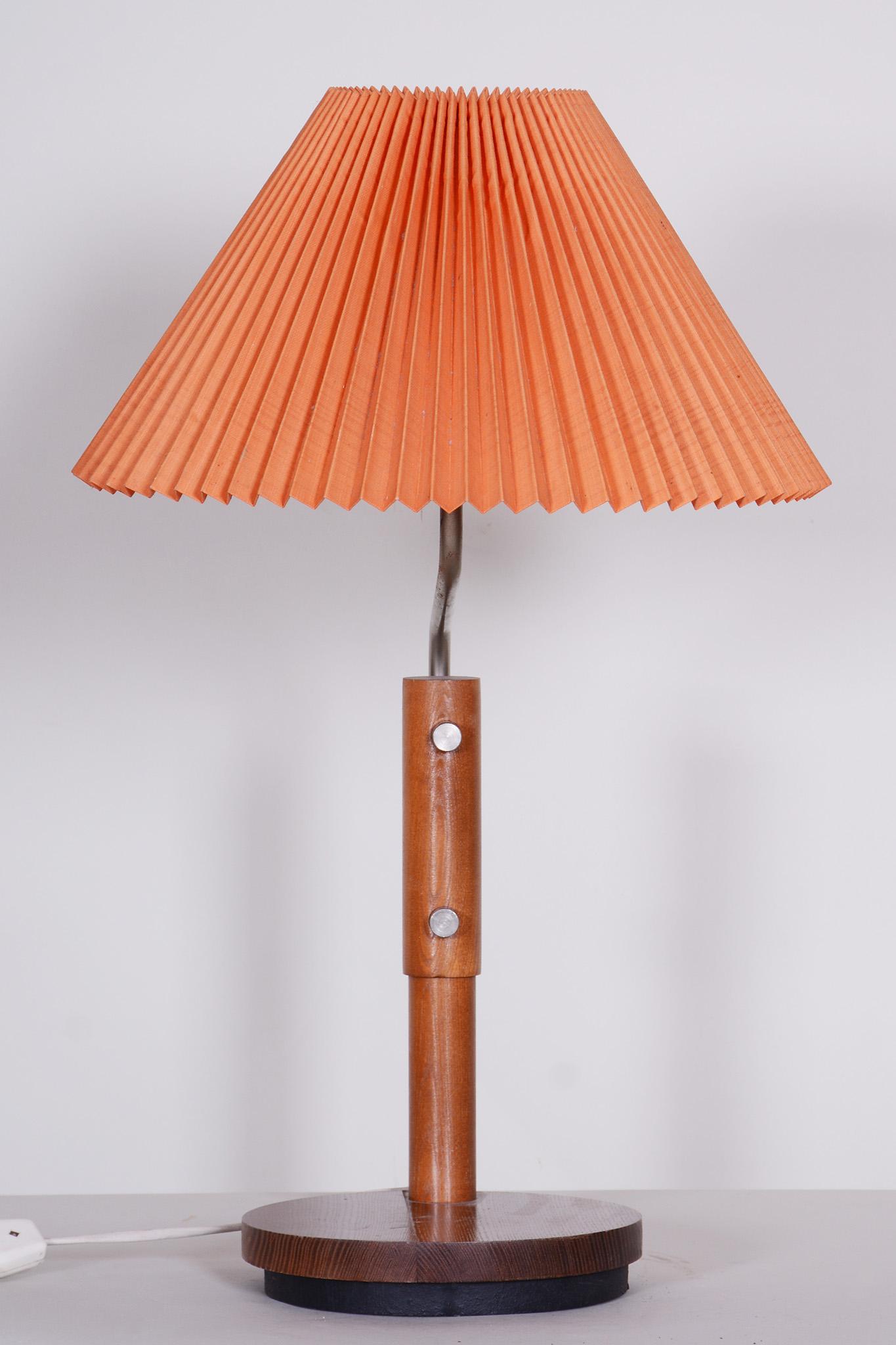 Midcentury Table Lamp, Beech Galvanized Metal, Fully Functional, Czechia, 1960s In Good Condition For Sale In Horomerice, CZ