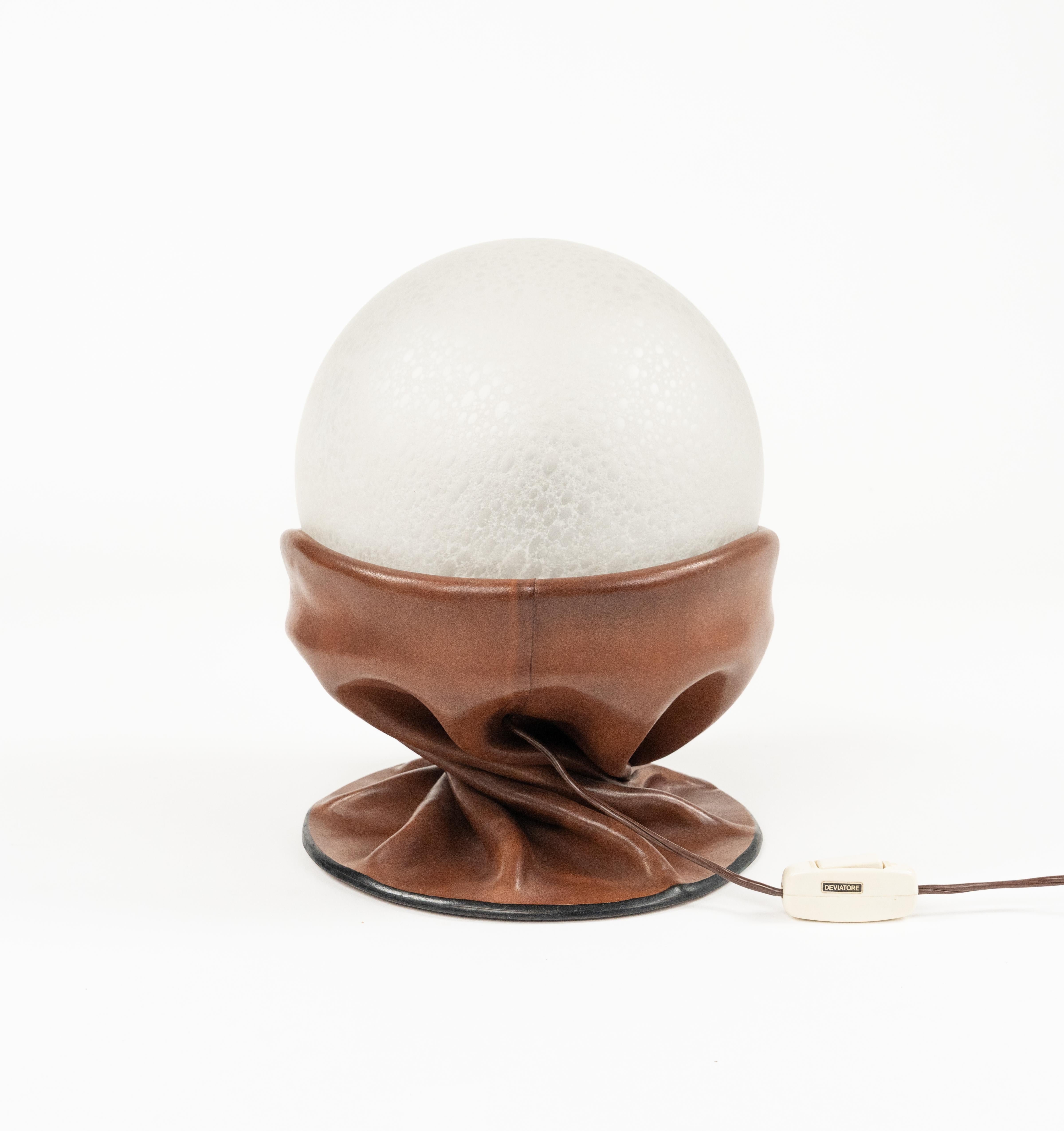Lampe de table du milieu du siècle en cuir Brown et verre dépoli par Nova Tecno, Italie, années 1970 en vente 4