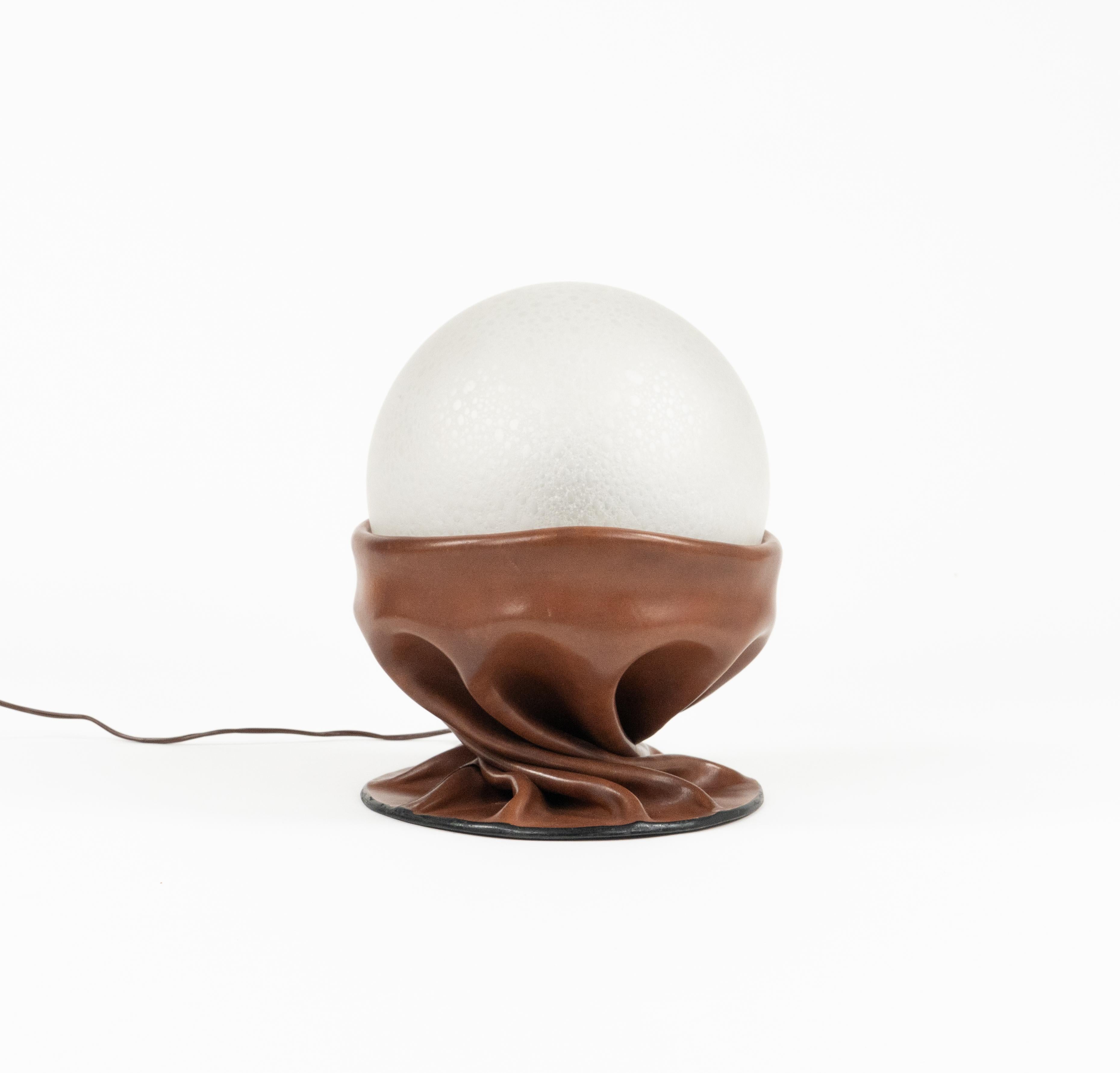 Mid-Century Modern Lampe de table du milieu du siècle en cuir Brown et verre dépoli par Nova Tecno, Italie, années 1970 en vente