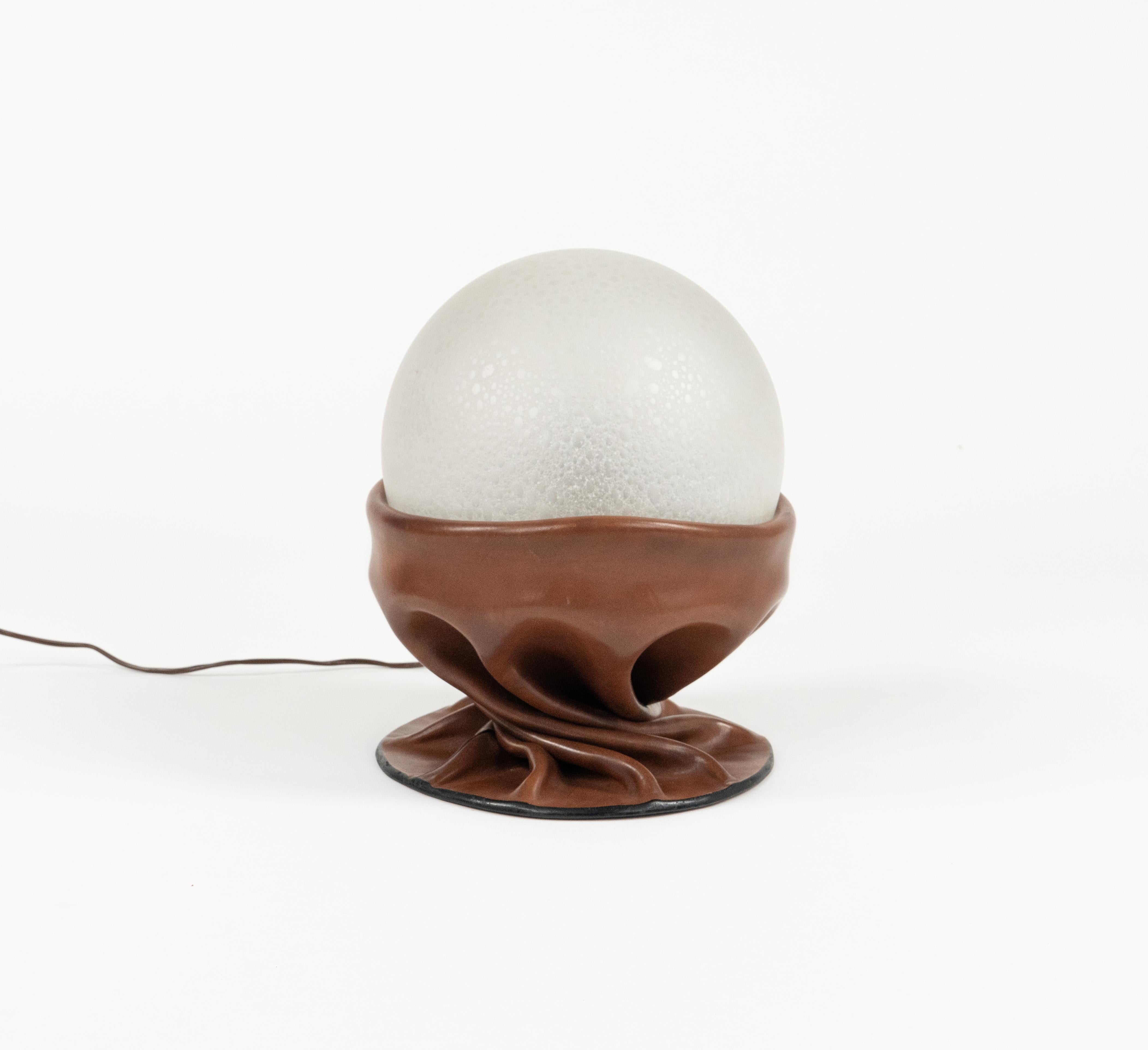 Dépoli Lampe de table du milieu du siècle en cuir Brown et verre dépoli par Nova Tecno, Italie, années 1970 en vente