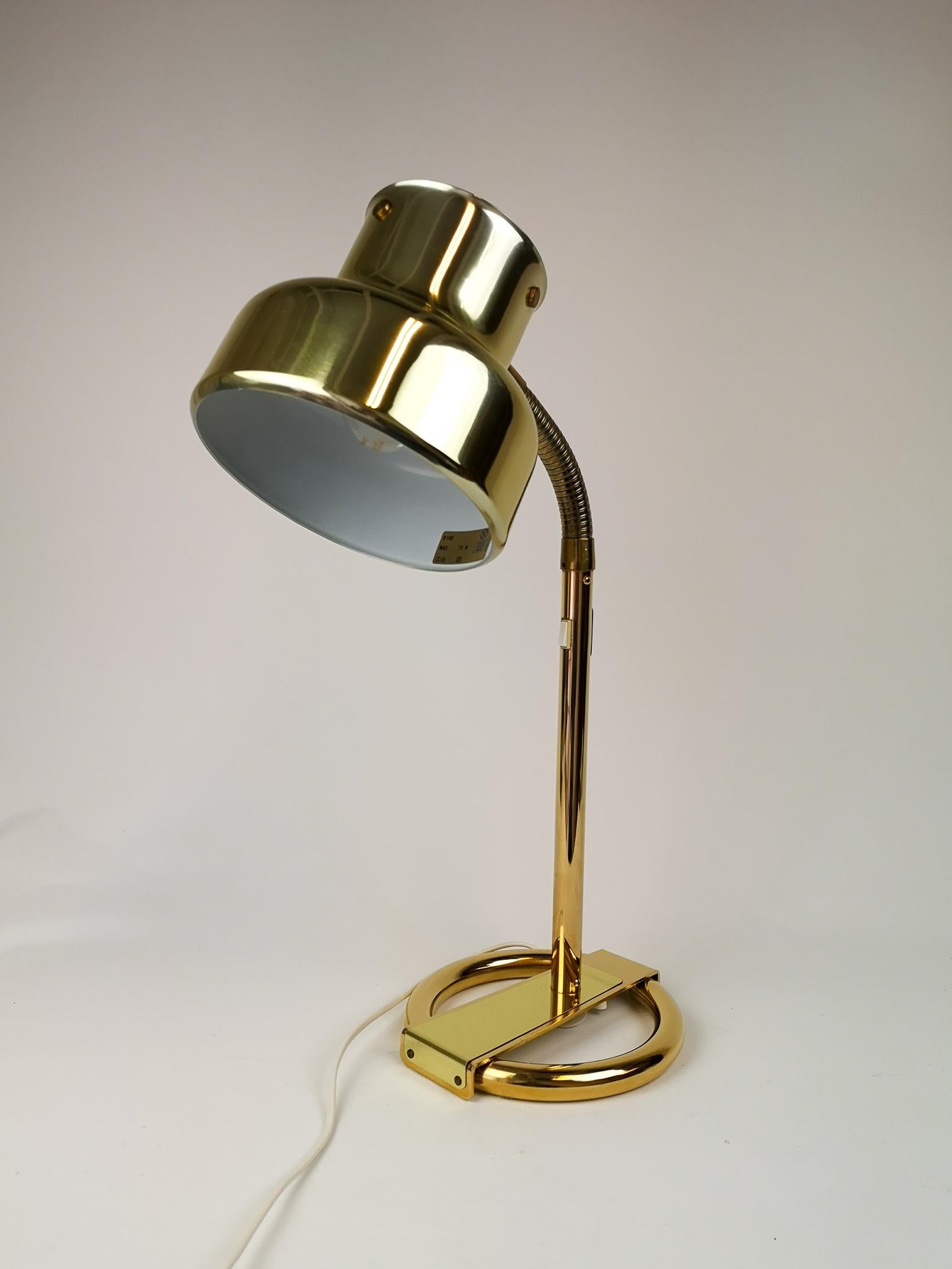 This 1960s table lamp, model Bumling, was designed by Anders Pehrson for Ateljé Lyktan in Åhus, Sweden. This table lamp with its brass featuers is a nice edition to your writing desk or small table. 

Nice working vintage condition.

Measures: H