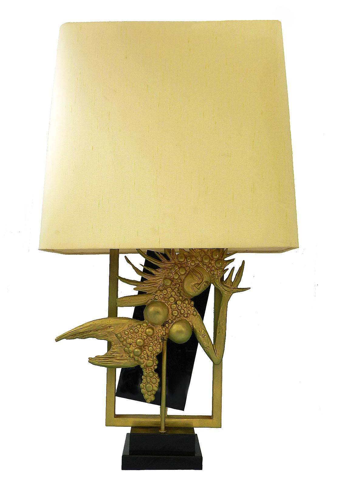 Large midcentury table lamp, circa 1970s with its original shade
Unusual impressive and decorative
Gilt metal and high shine black Lucite
Very good vintage original condition with only very minor signs of use
Great Patina with some small spots of