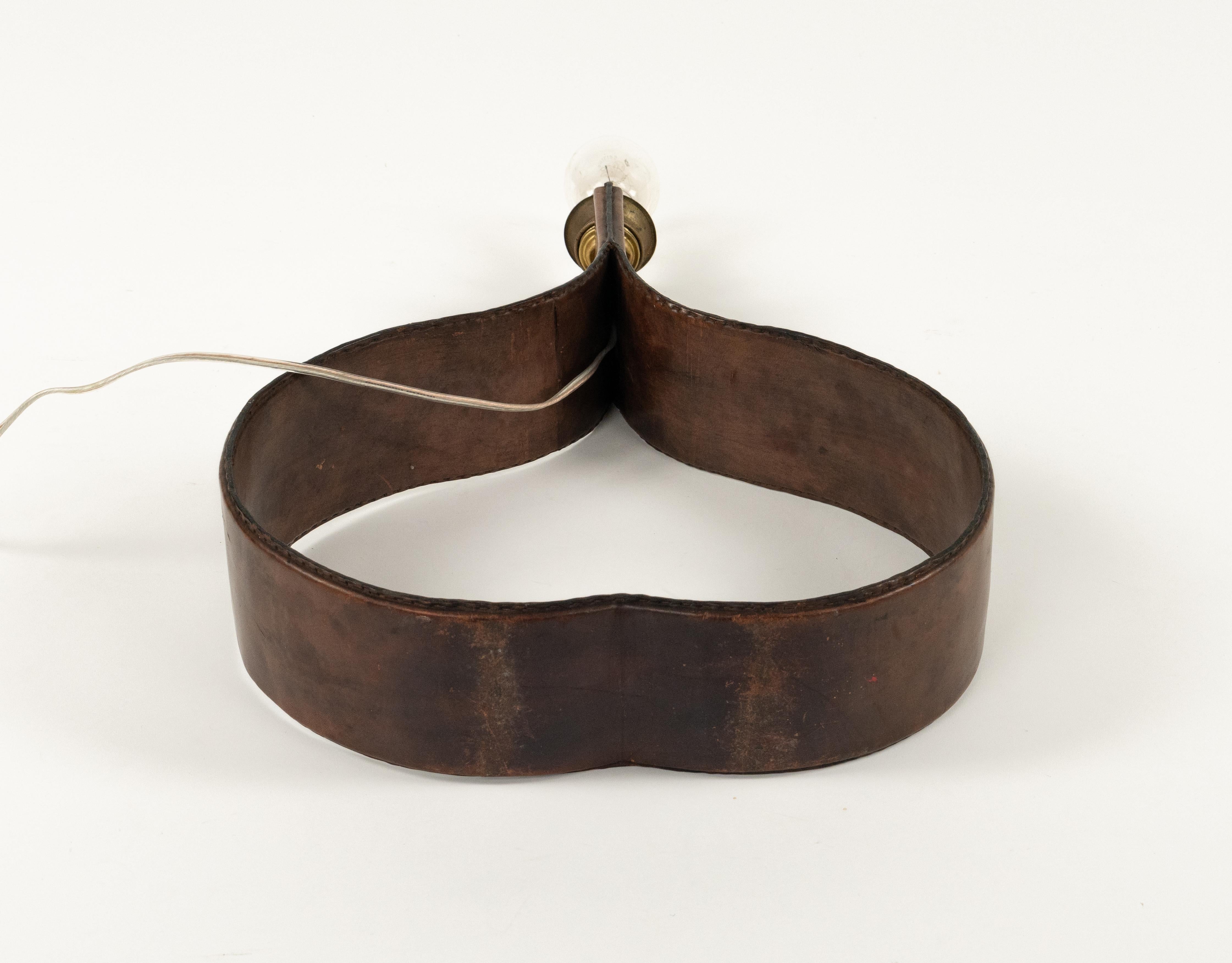 Midcentury Table Lamp Curved Brown Leather Jacques Adnet Style, Italy 1970s For Sale 3