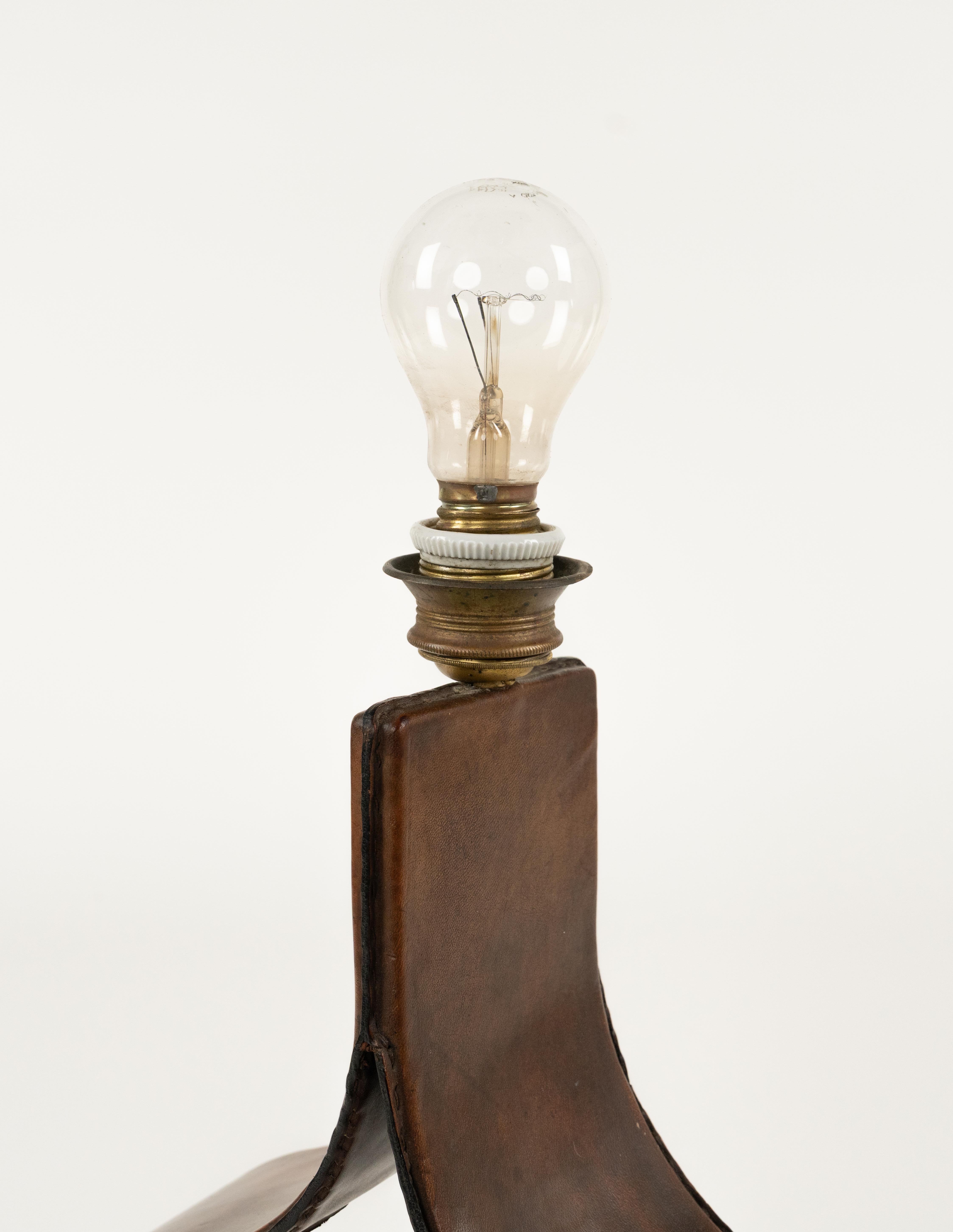 Midcentury Table Lamp Curved Brown Leather Jacques Adnet Style, Italy 1970s For Sale 5