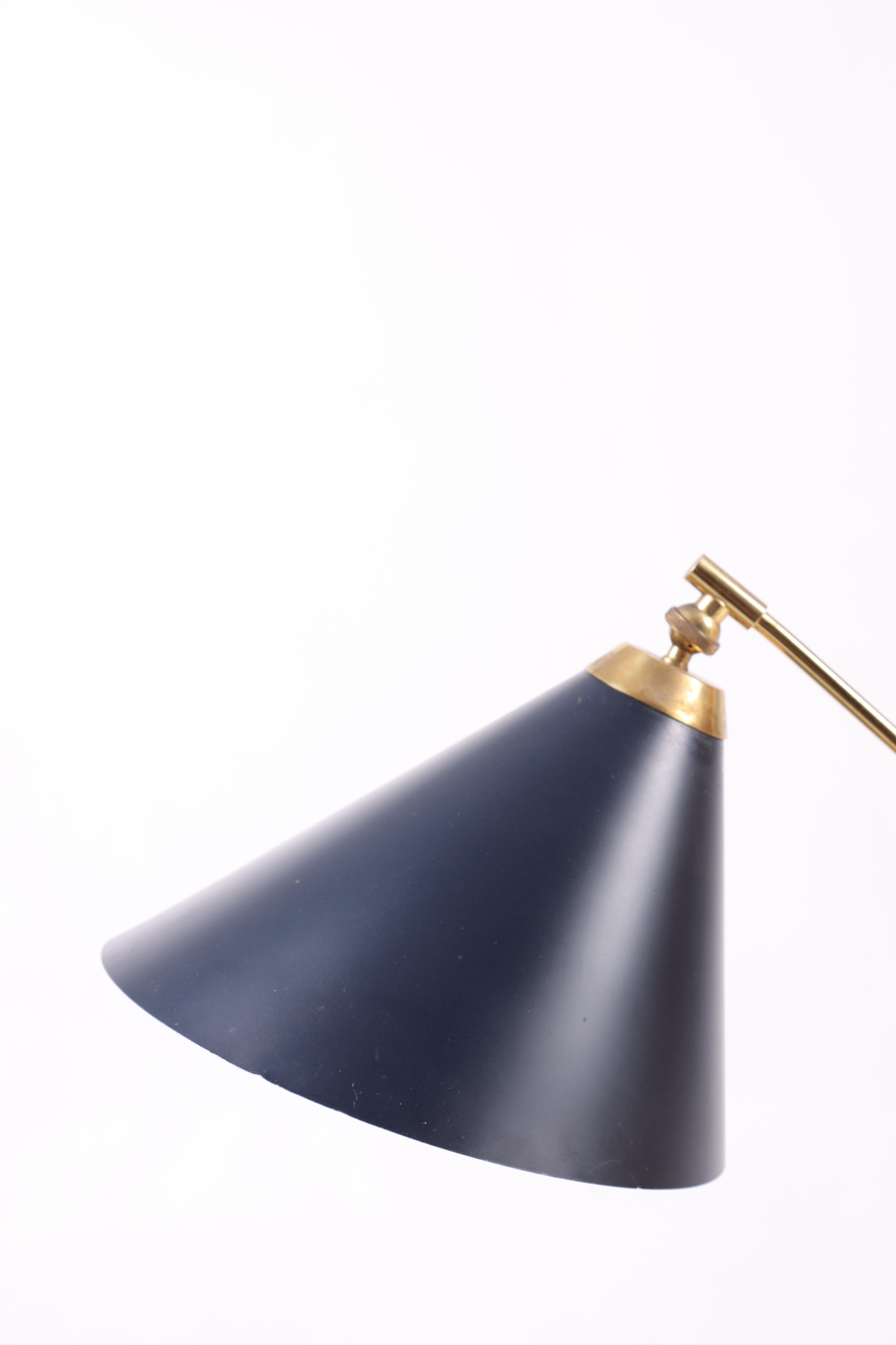 Adjustable table lamp. Designed by Th. Valentiner made by Poul Dinesen in 1950s. Made in Denmark.