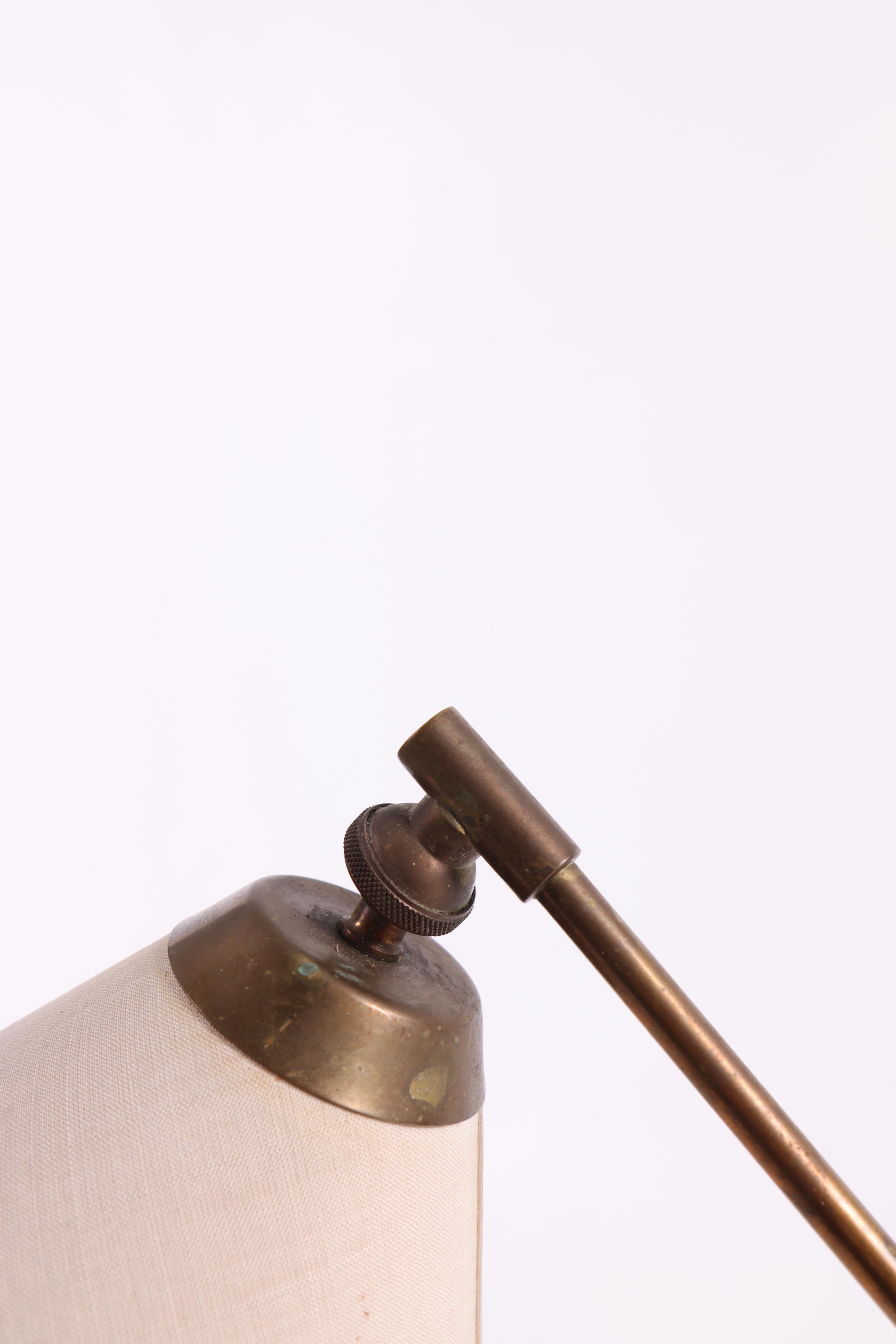 Lámpara de mesa de mediados de siglo diseñada por Th. Valentiner, Made in Denmark, años 50 Escandinavo moderno en venta