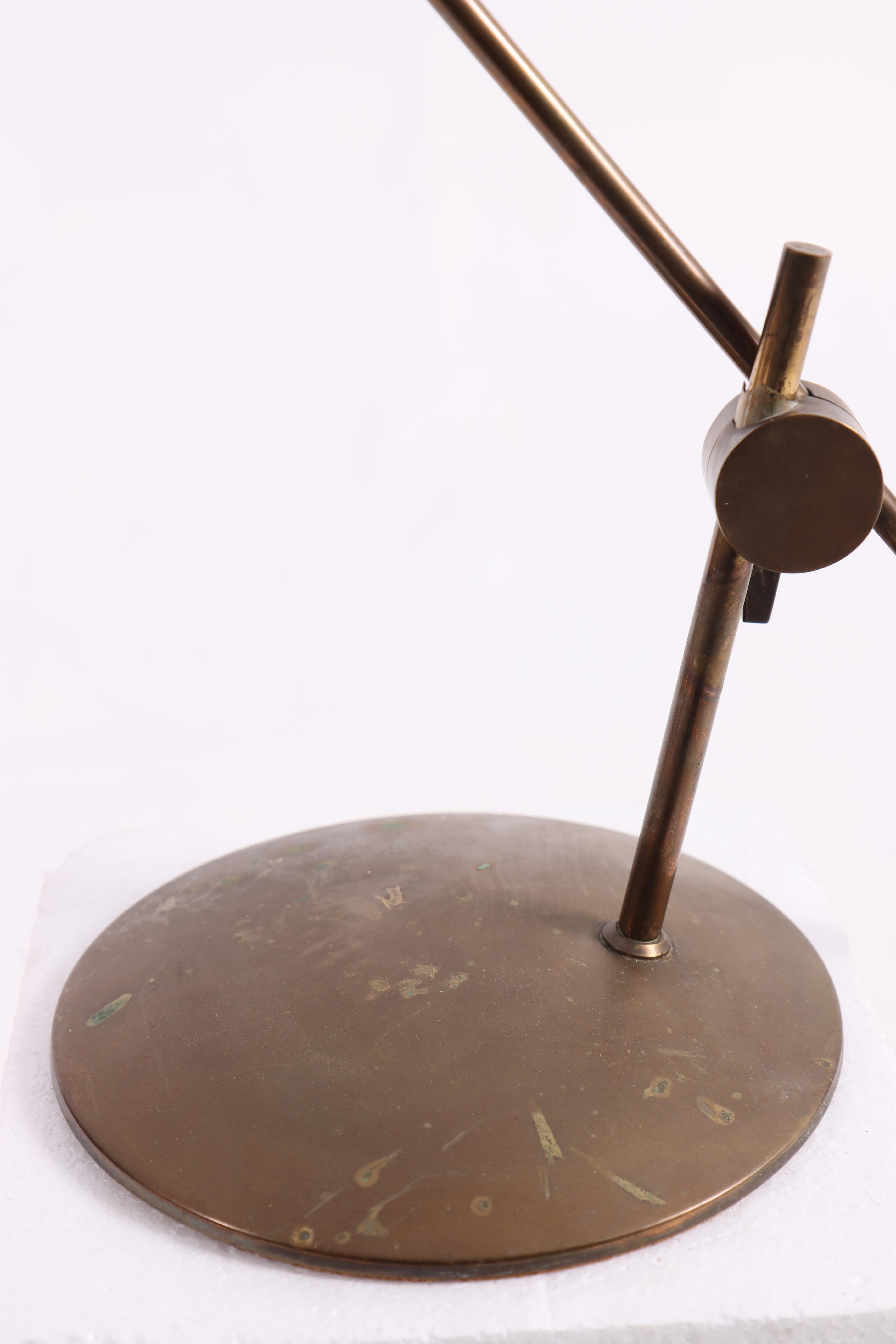 Lámpara de mesa de mediados de siglo diseñada por Th. Valentiner, Made in Denmark, años 50 en Bueno estado para la venta en Lejre, DK