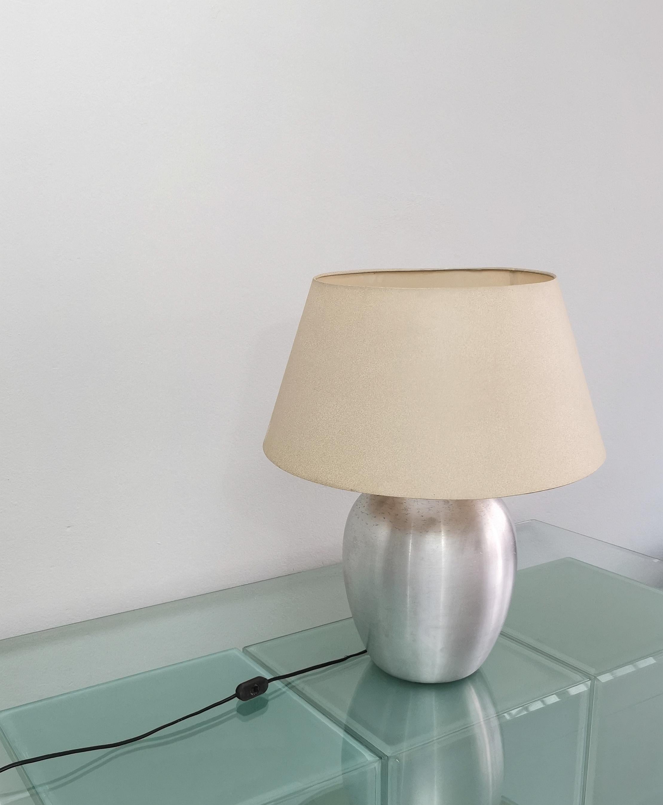 Lampe de table Midcentury Tissu Aluminium brossé Design italien années 1970 en vente 2