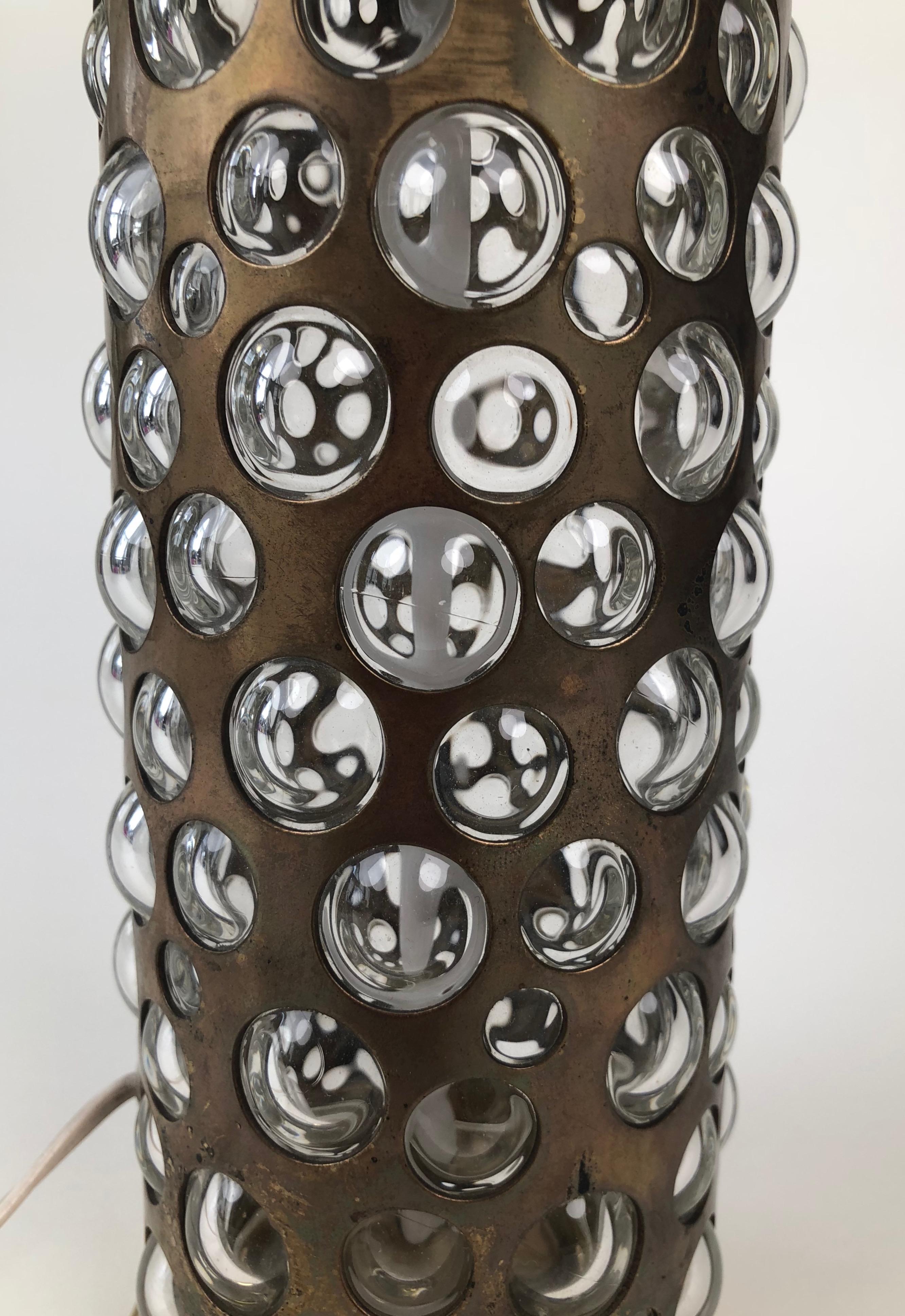 Tischlampe aus der Mitte des Jahrhunderts von Rupert Nikoll, patiniertes Messing und Glas (20. Jahrhundert) im Angebot