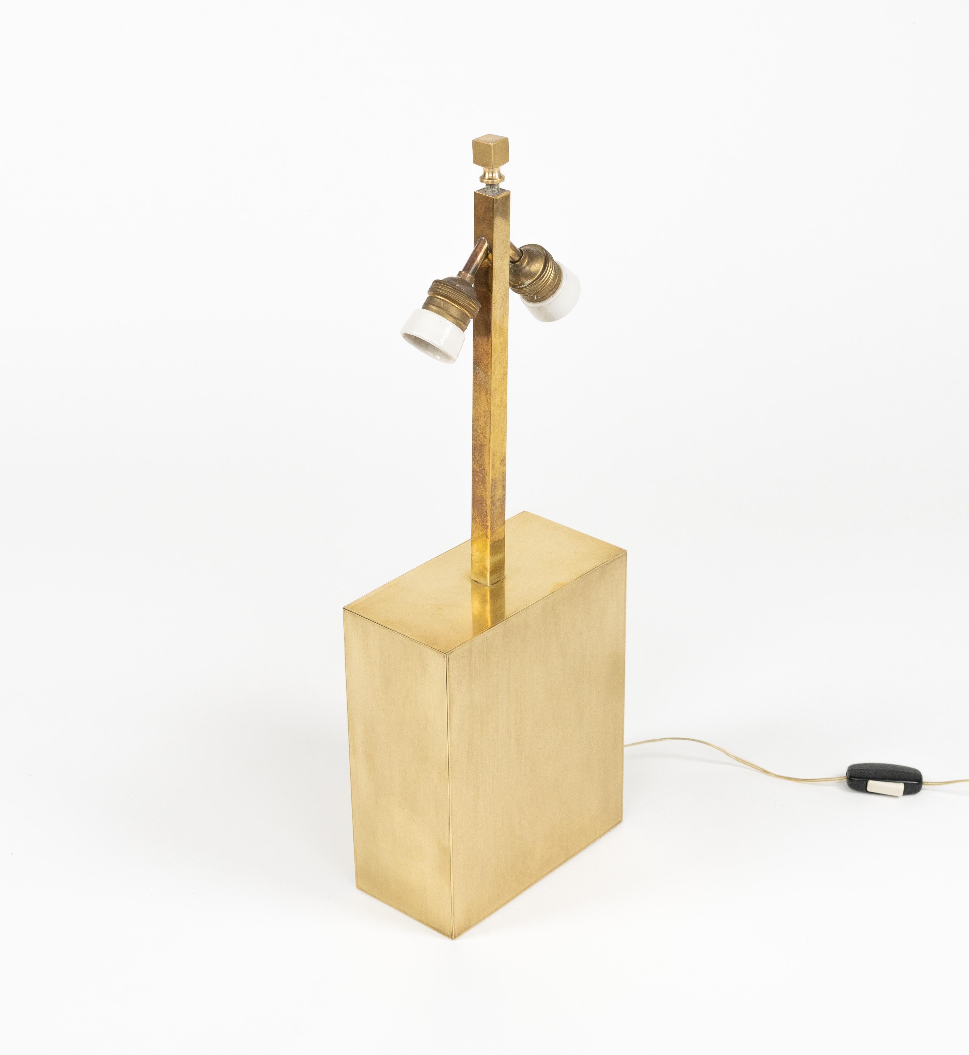 Lampe de table du milieu du siècle dernier en laiton et acrylique style Romeo Rega, Italie 1970 en vente 8