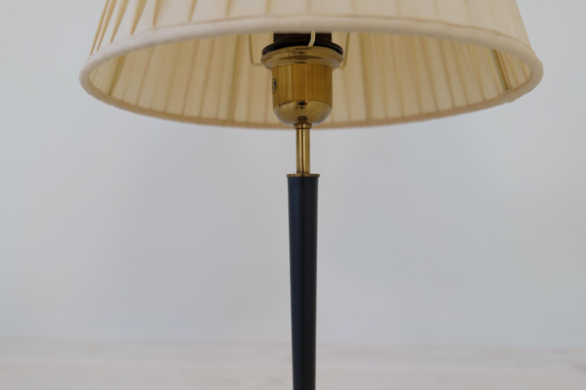 Midcentury Modern Table Lamp in Brass and Cast Iron Asea Sweden, 1950s For Sale 5