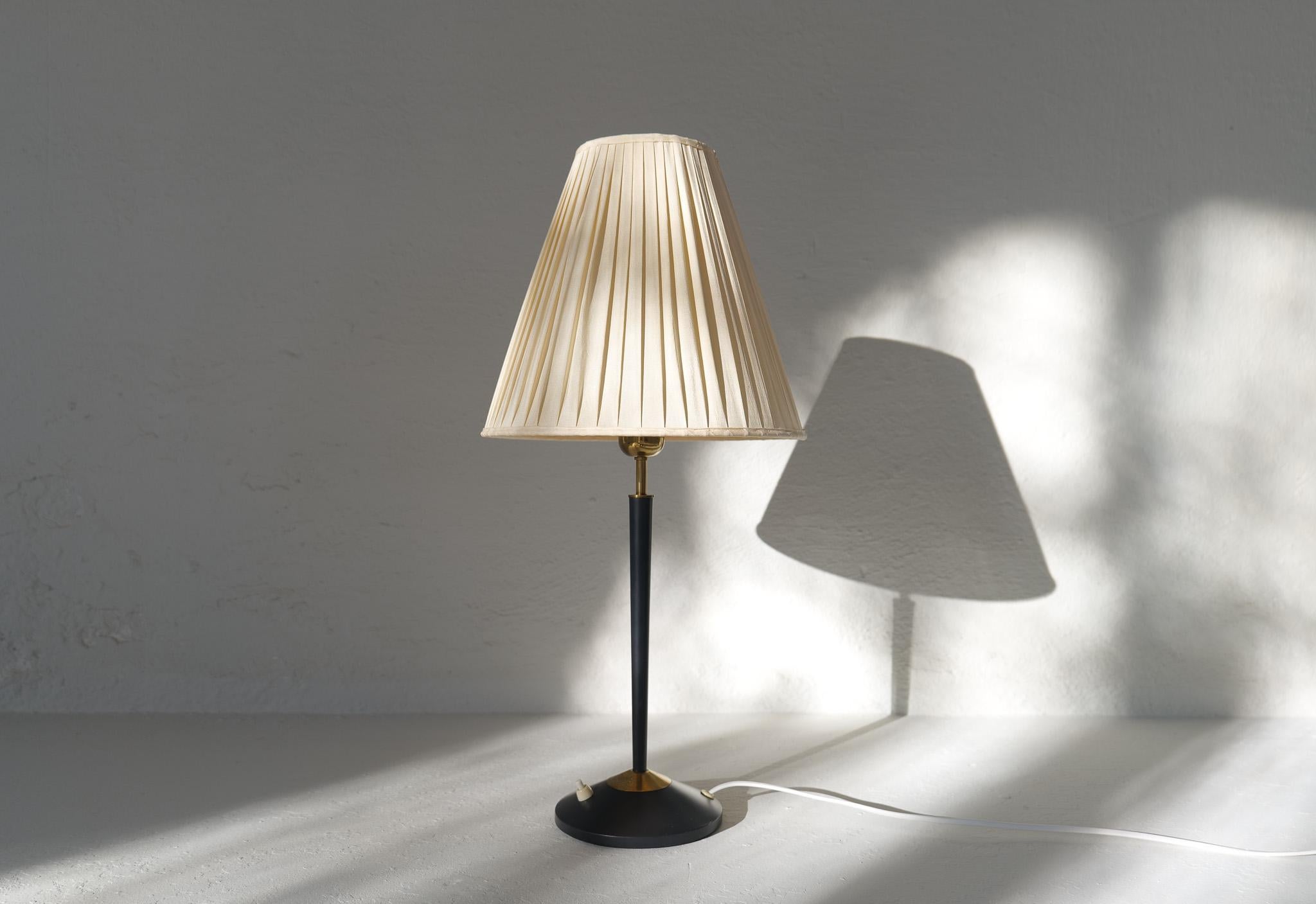 Mid-Century Modern Midcentury Modern Table Lamp in Brass and Cast Iron Asea Sweden, 1950s For Sale
