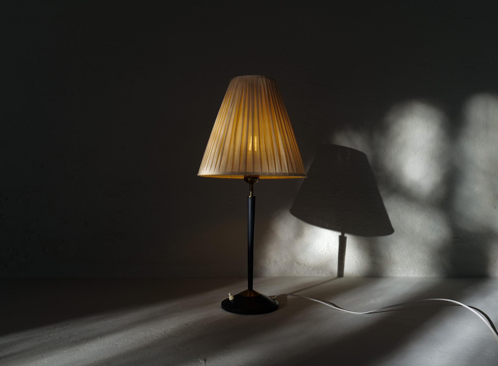 Midcentury Modern Table Lamp in Brass and Cast Iron Asea Sweden, 1950s In Good Condition For Sale In Hillringsberg, SE