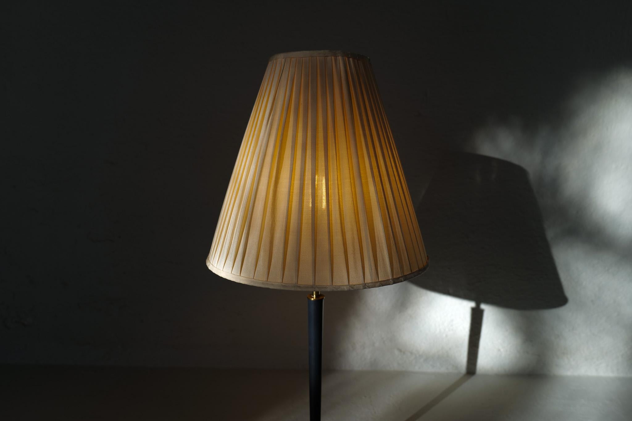 Mid-20th Century Midcentury Modern Table Lamp in Brass and Cast Iron Asea Sweden, 1950s For Sale