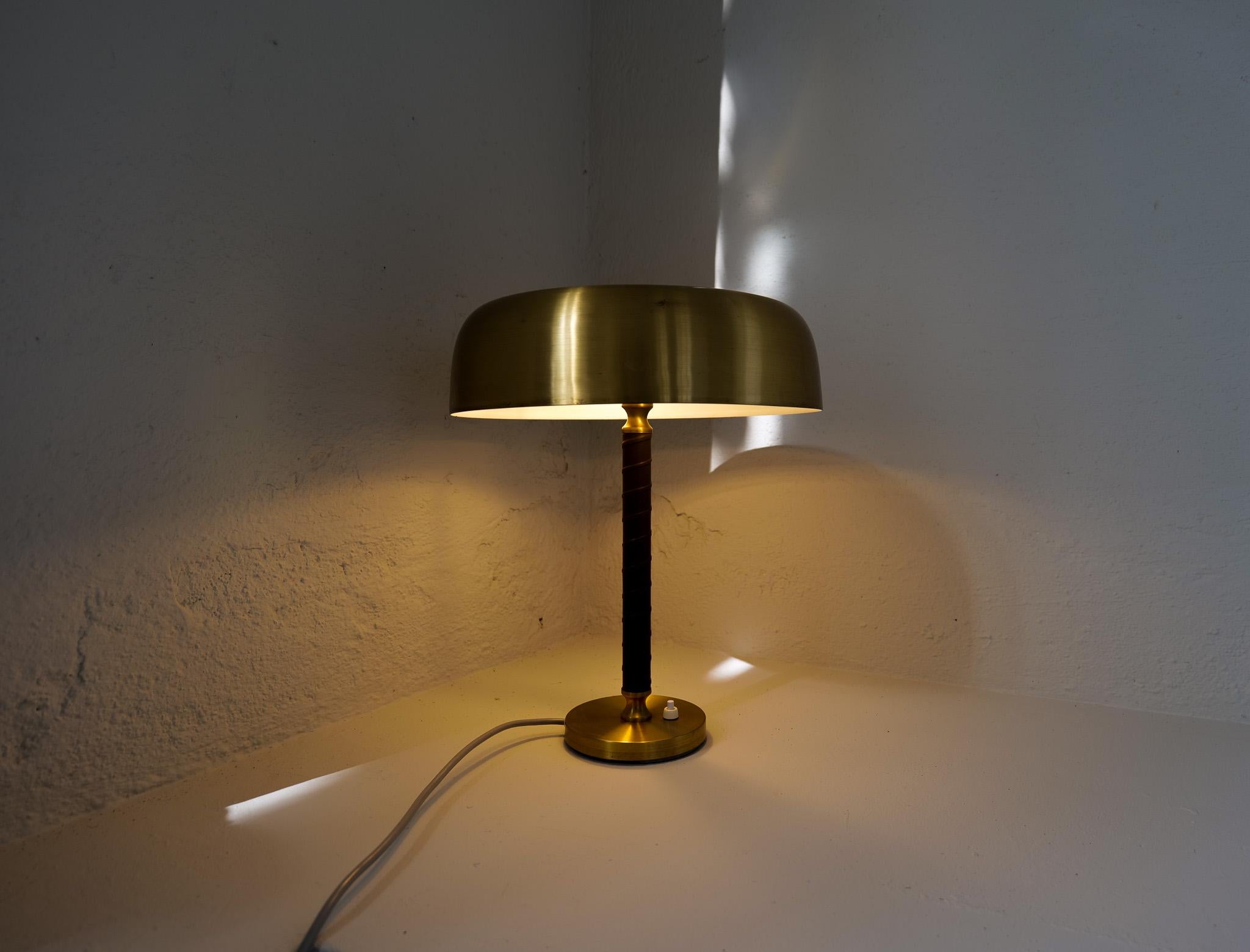 Midcentury Modern Table Lamp in Brass and Leather by Boréns, Sweden, 1960s For Sale 5