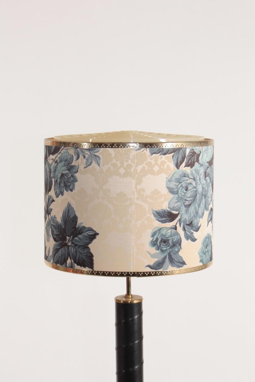 Mid-20th Century Midcentury Table Lamp in Brass and Patinated Leather, Made in Sweden For Sale