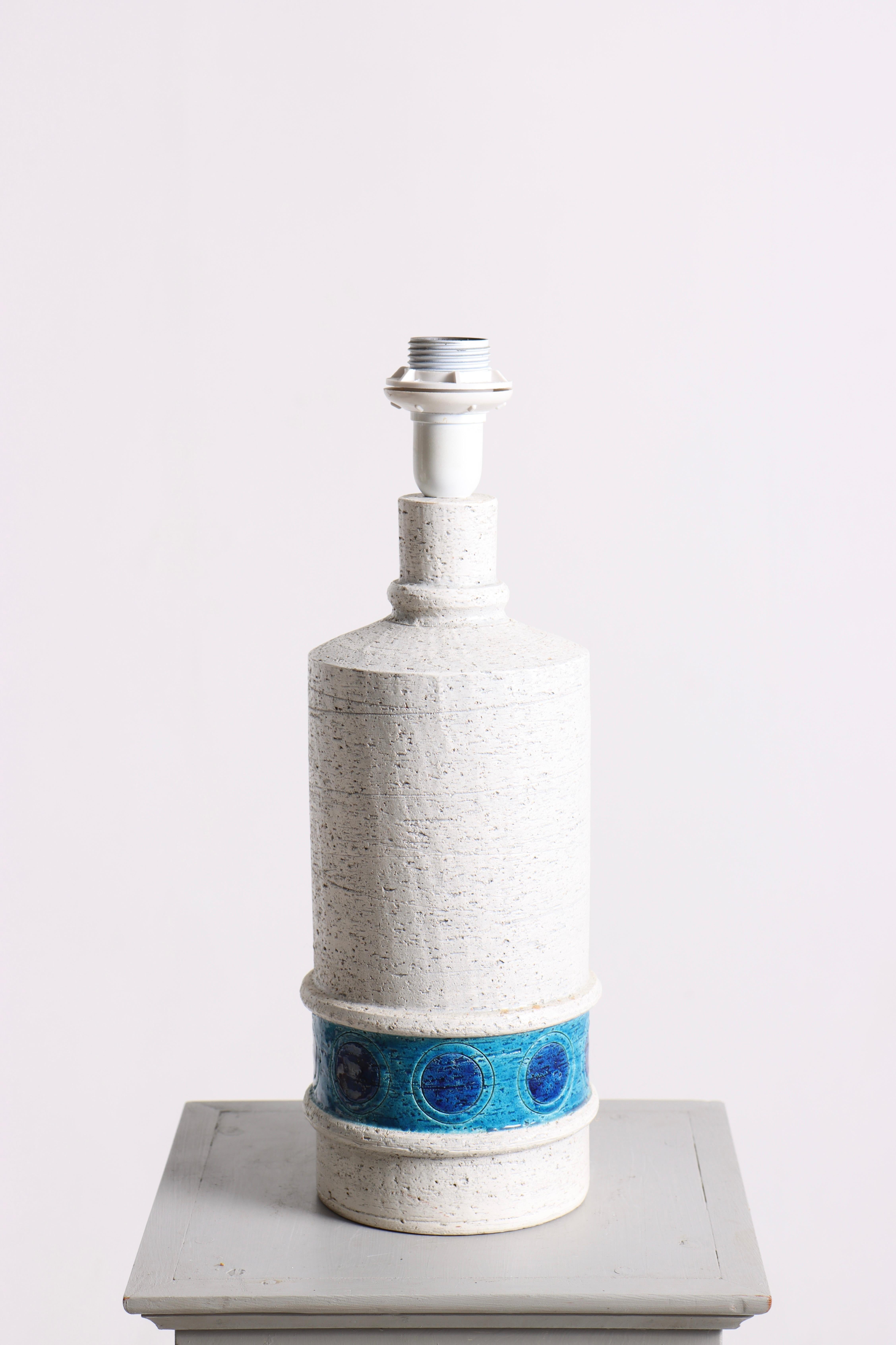 Scandinavo moderno Lampada da tavolo in ceramica del Medioevo di Aldo Londi, anni '60 in vendita