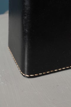 Lampada da tavolo del Medioevo in pelle patinata di Lisa Johansson-Pape, anni '50