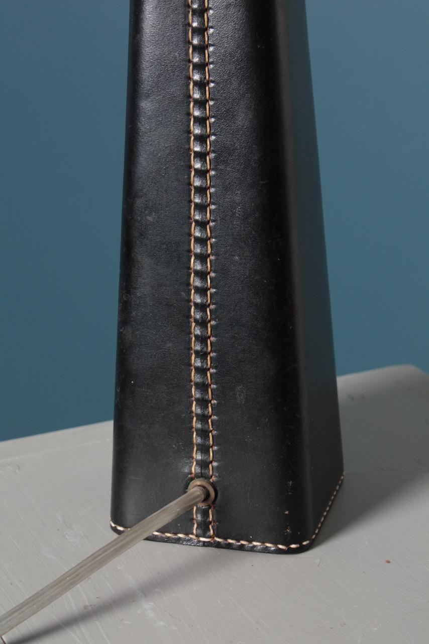 Midcentury Table Lamp in Patinated Leather by Lisa Johansson Pape, 1950s In Good Condition For Sale In Lejre, DK