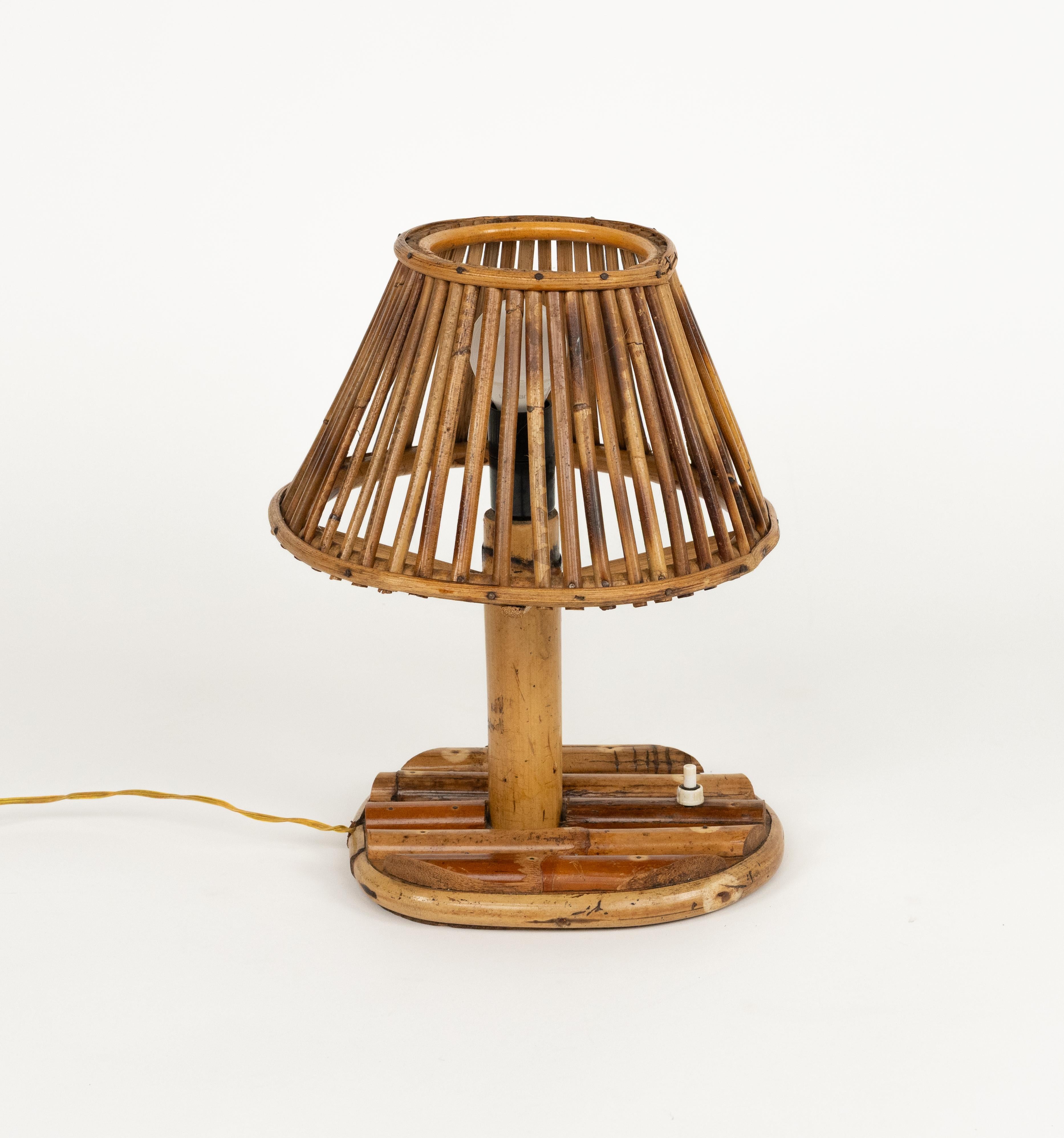 Lámpara de sobremesa de mediados de siglo en ratán y bambú estilo Louis Sognot, Italia Años 60 Bambú en venta
