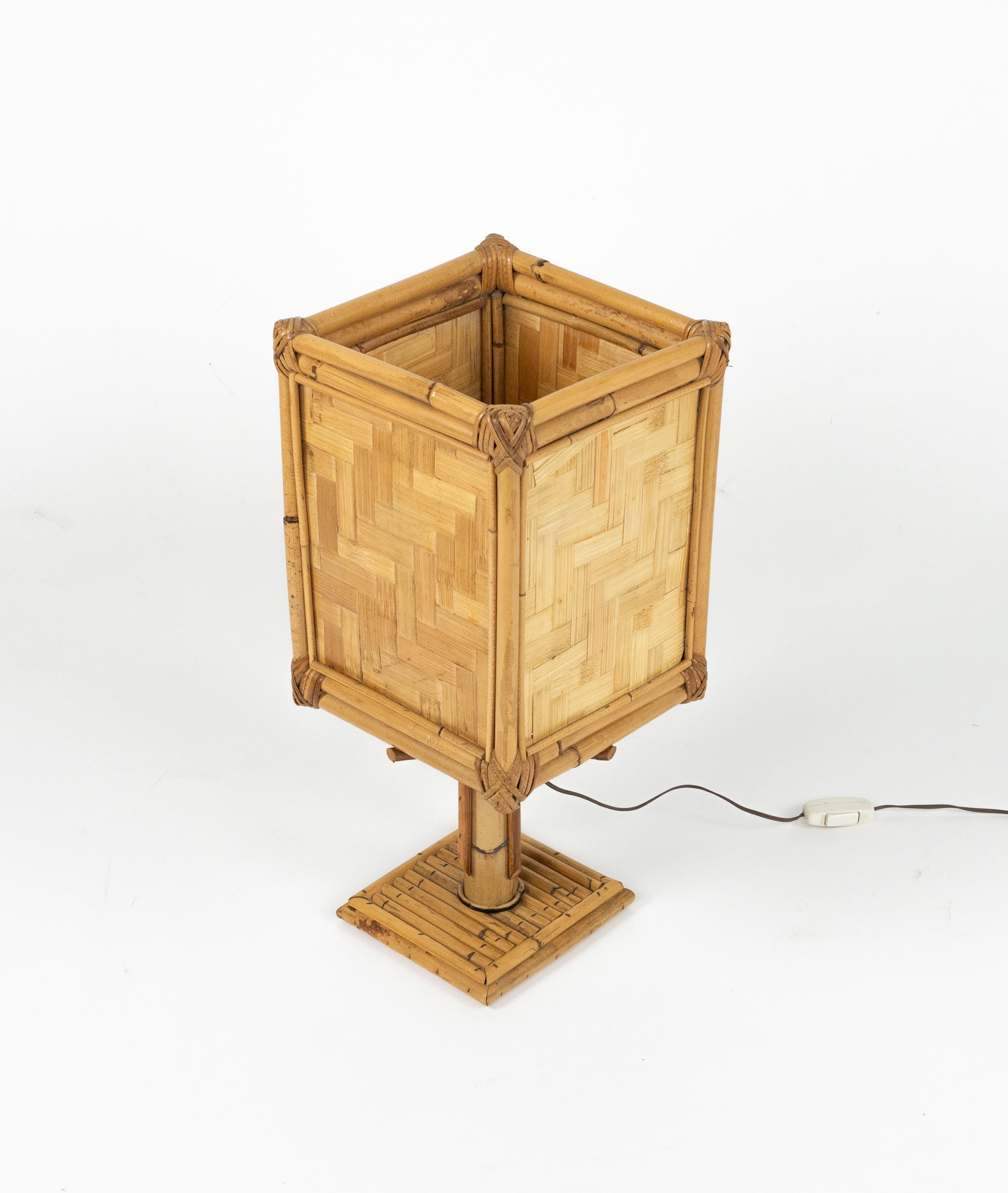 Lámpara de sobremesa de mediados de siglo en ratán y bambú Estilo Vivai del Sud, Italia Años 70 en venta 1