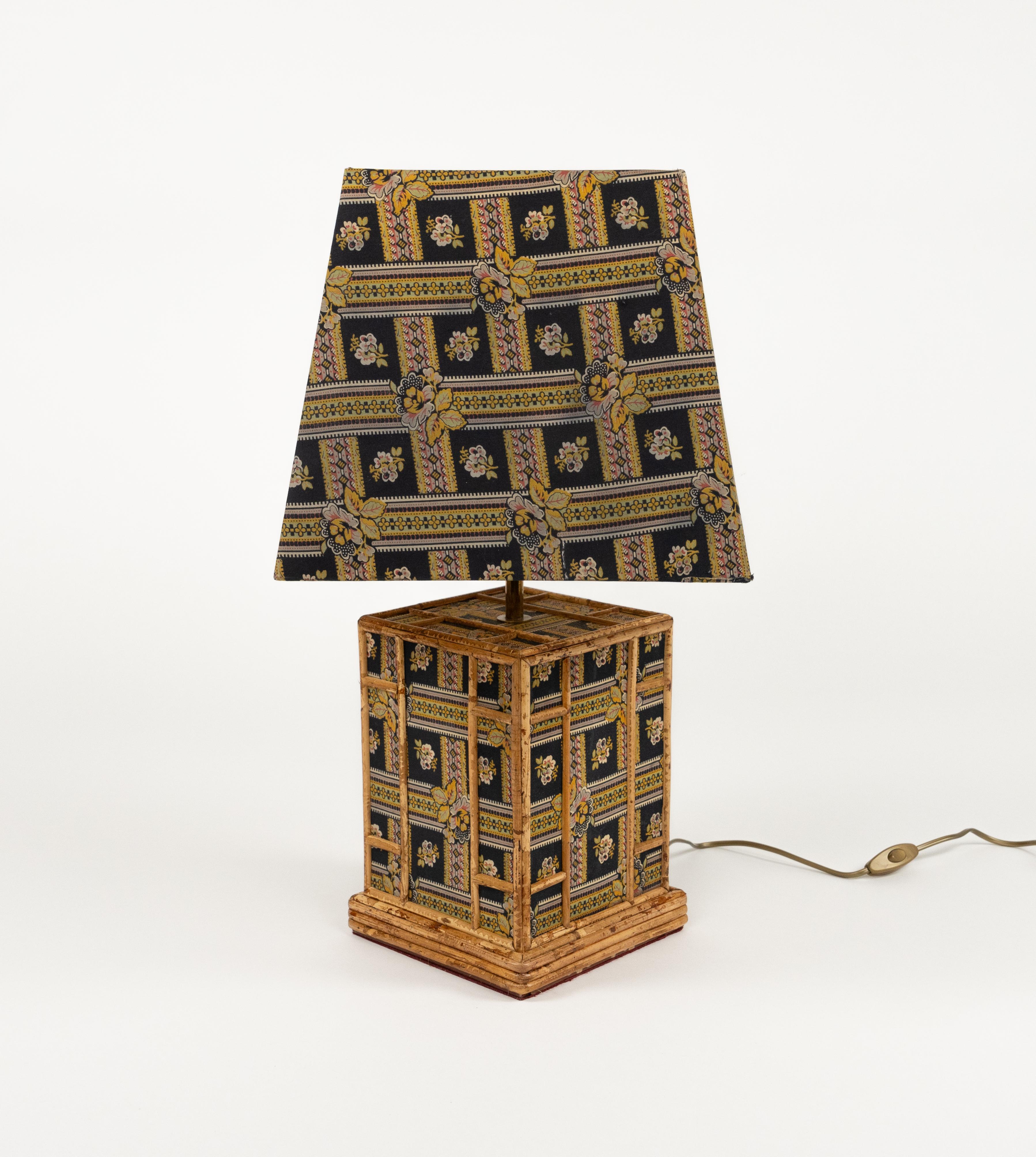 Mid-Century-Tischlampe aus Rattan, Stoff und Messing von Vivai Del Sud, Italien 1970er Jahre im Angebot 6