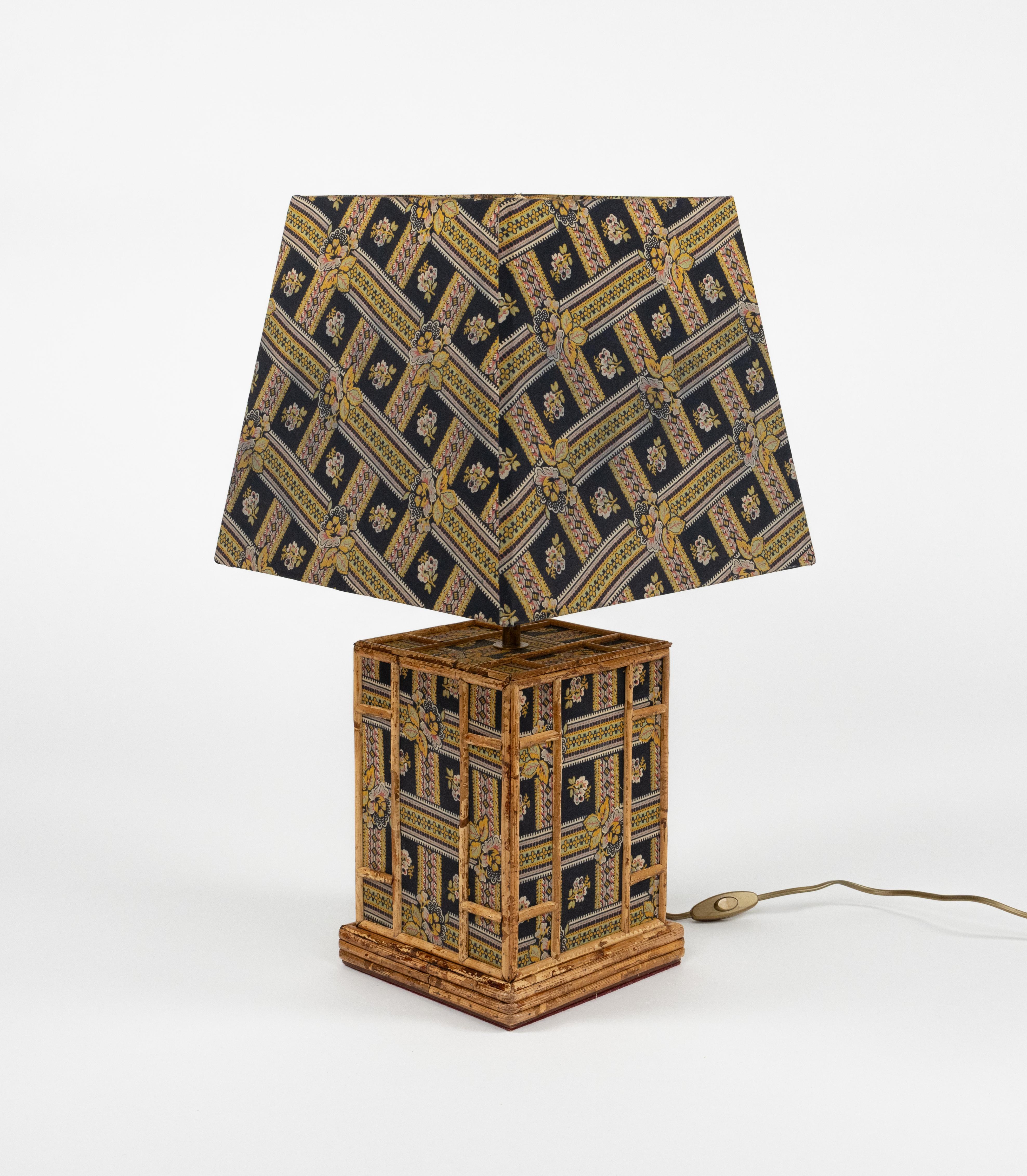 Mid-Century-Tischlampe aus Rattan, Stoff und Messing von Vivai Del Sud, Italien 1970er Jahre im Angebot 13