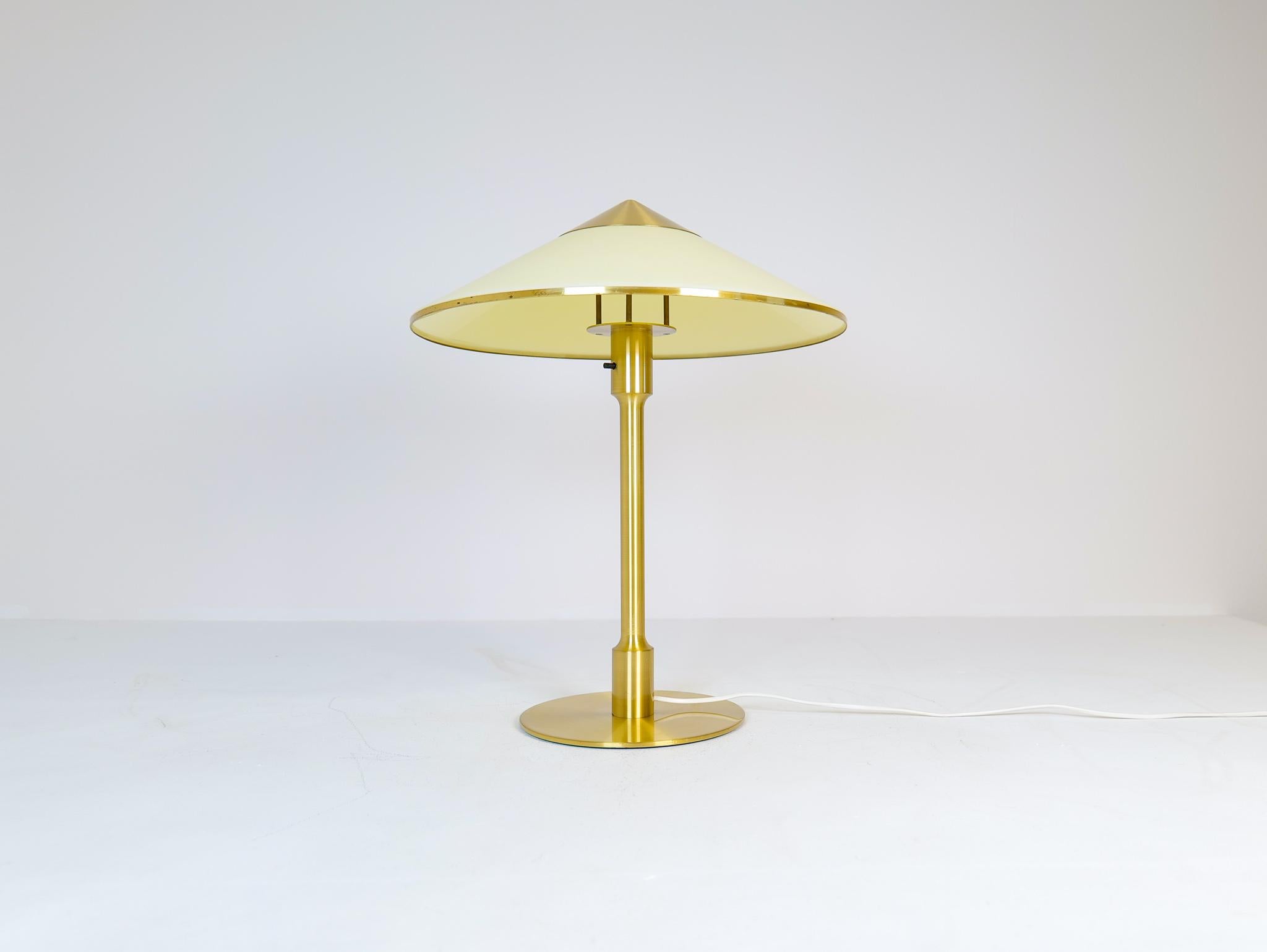 Danois Lampe de table du milieu du siècle 