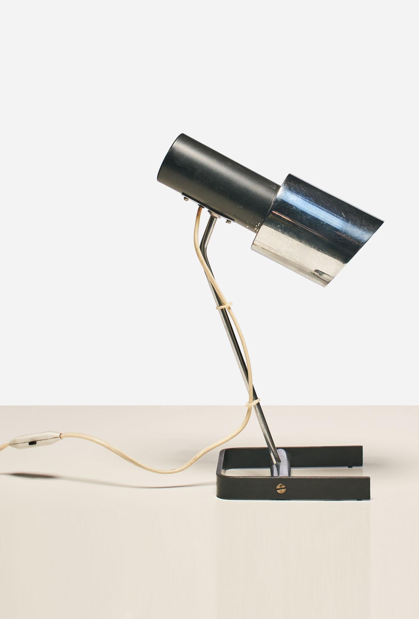 Midcentury table lamp by Kovona, type N55 in black coated metal and chrome, 1960s.
Adjustable shade. Original condition.