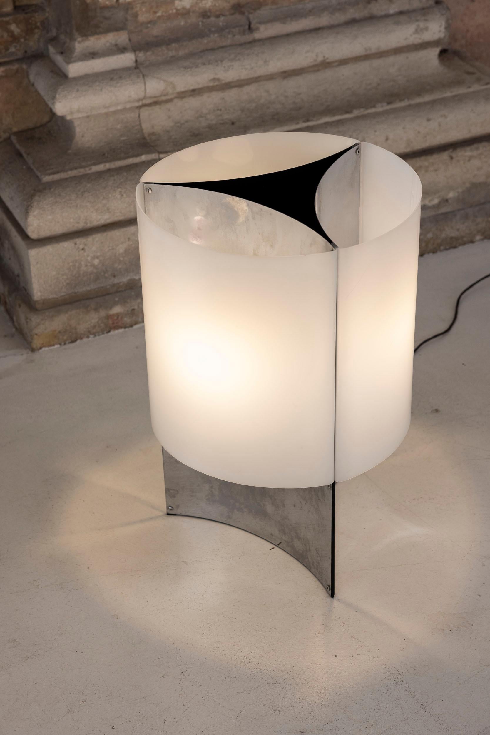 Chrome Lampe de table du milieu du siècle dernier, Mod. 526 de Massimo Vignelli pour Arteluce, Italie 1965 en vente