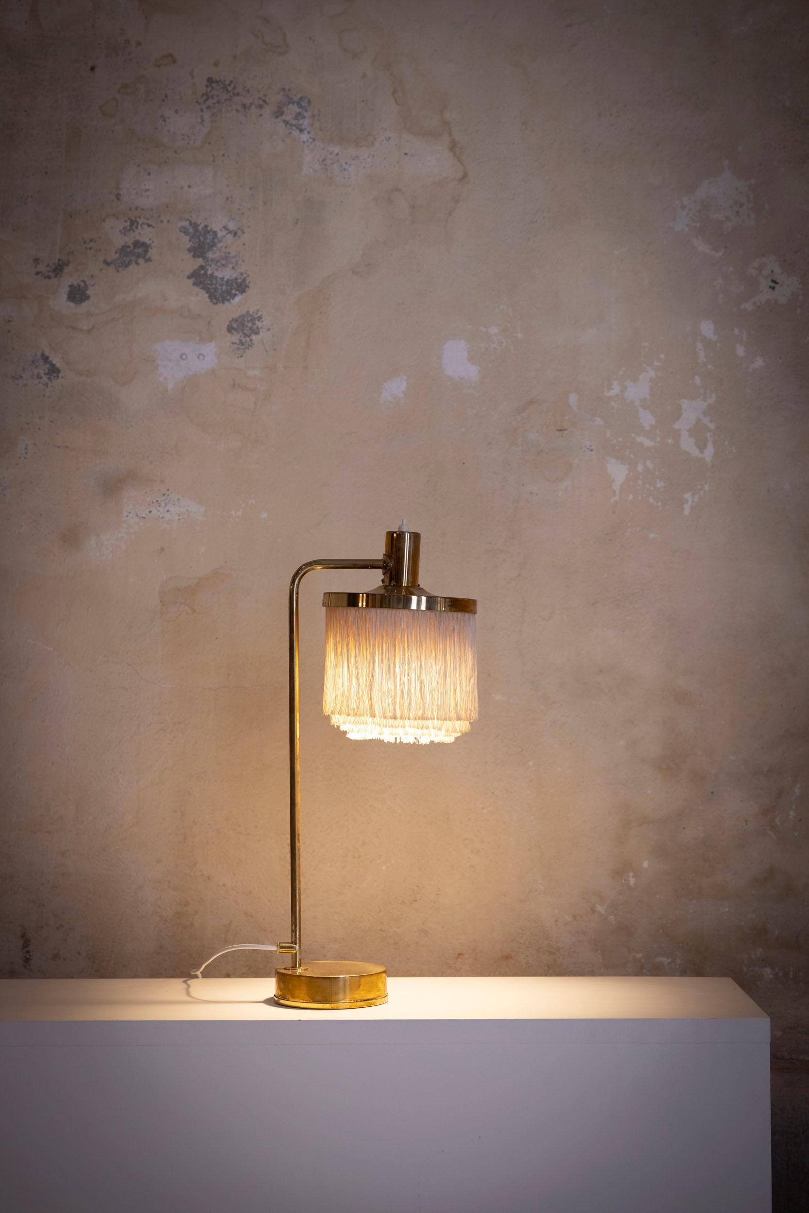 Mid-Century Modern Lampe de table du milieu du siècle modèle B140 à franges par Hans-Agne Jakobsson, Suède, années 1960 en vente