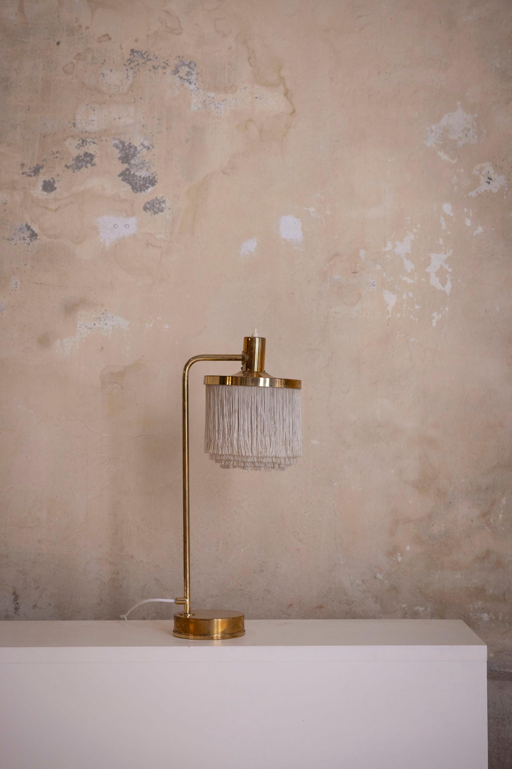 Suédois Lampe de table du milieu du siècle modèle B140 à franges par Hans-Agne Jakobsson, Suède, années 1960 en vente
