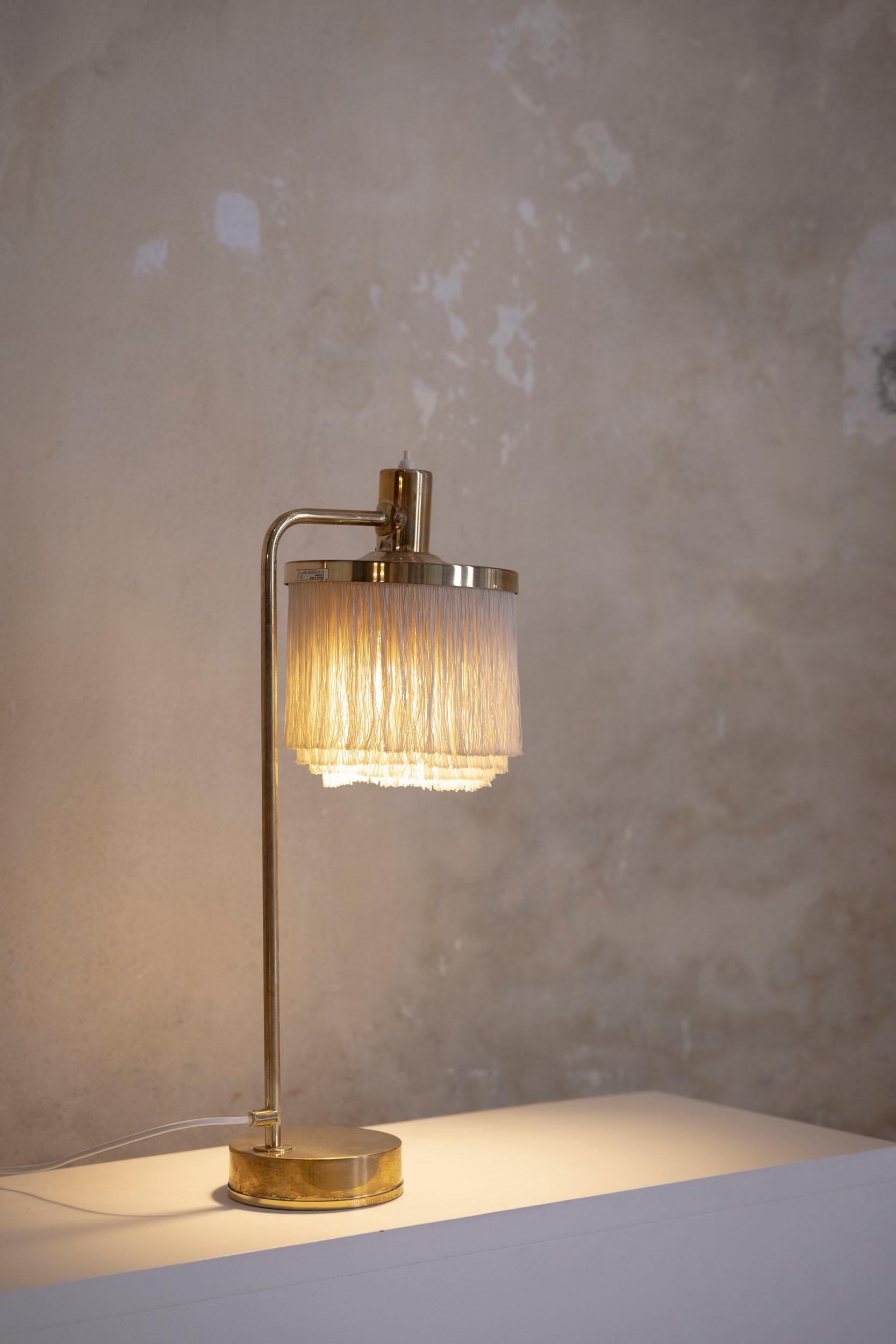 Lampe de table du milieu du siècle modèle B140 à franges par Hans-Agne Jakobsson, Suède, années 1960 Excellent état - En vente à Piacenza, Italy