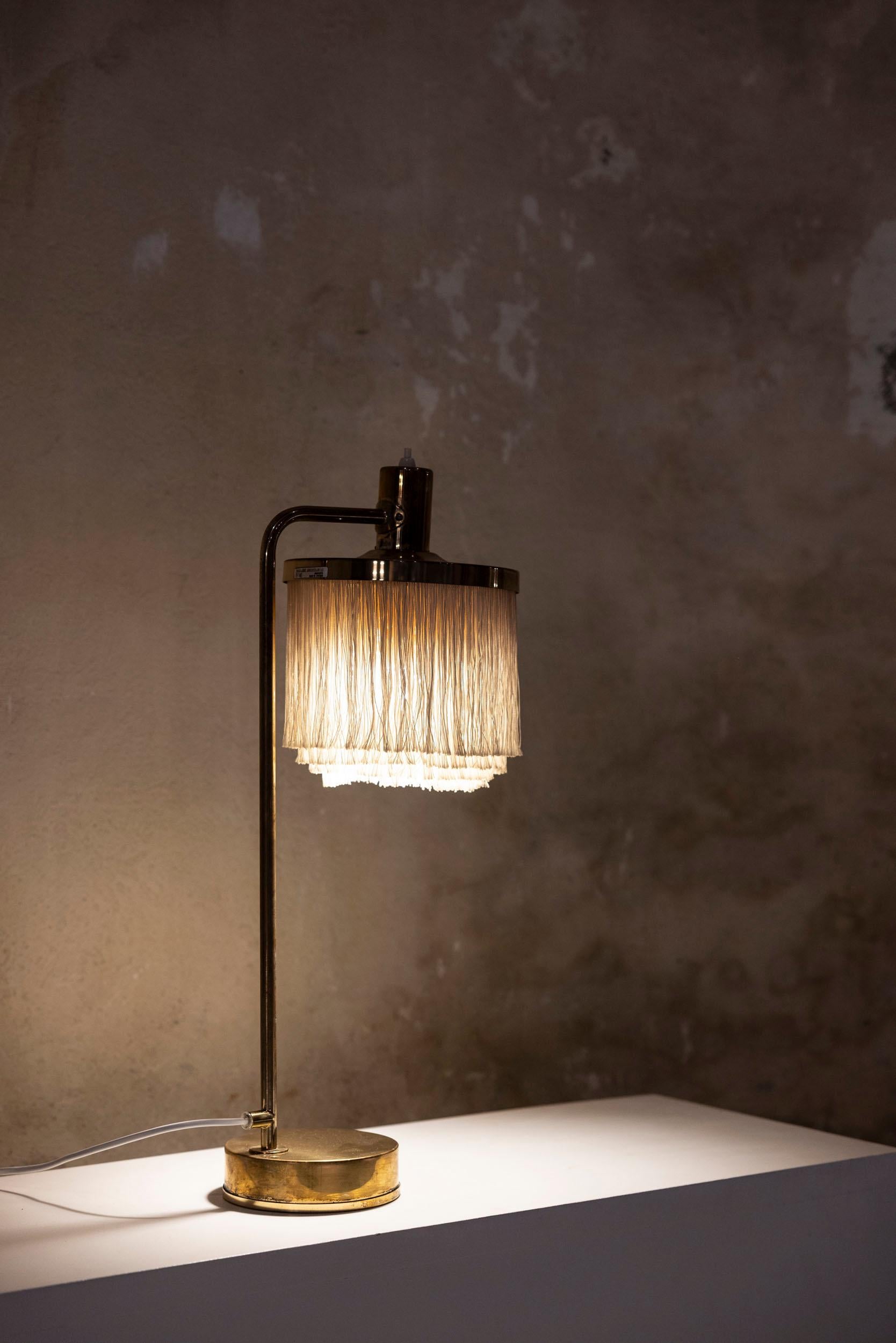 Milieu du XXe siècle Lampe de table du milieu du siècle modèle B140 à franges par Hans-Agne Jakobsson, Suède, années 1960 en vente